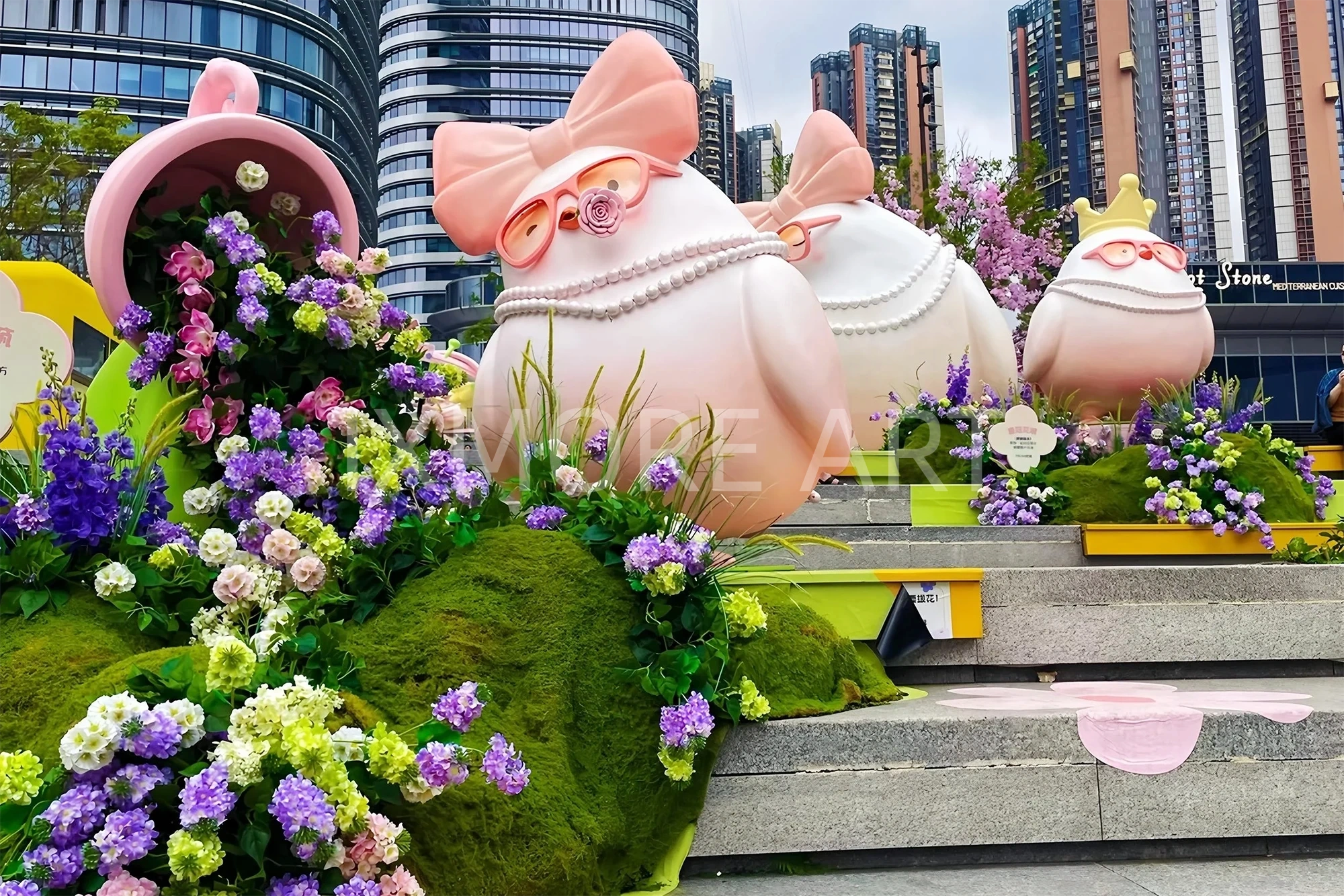 Immersive IP theme scene installation at Xinghe Mall - panoramic view of large anime sculptures & custom decor props(1)