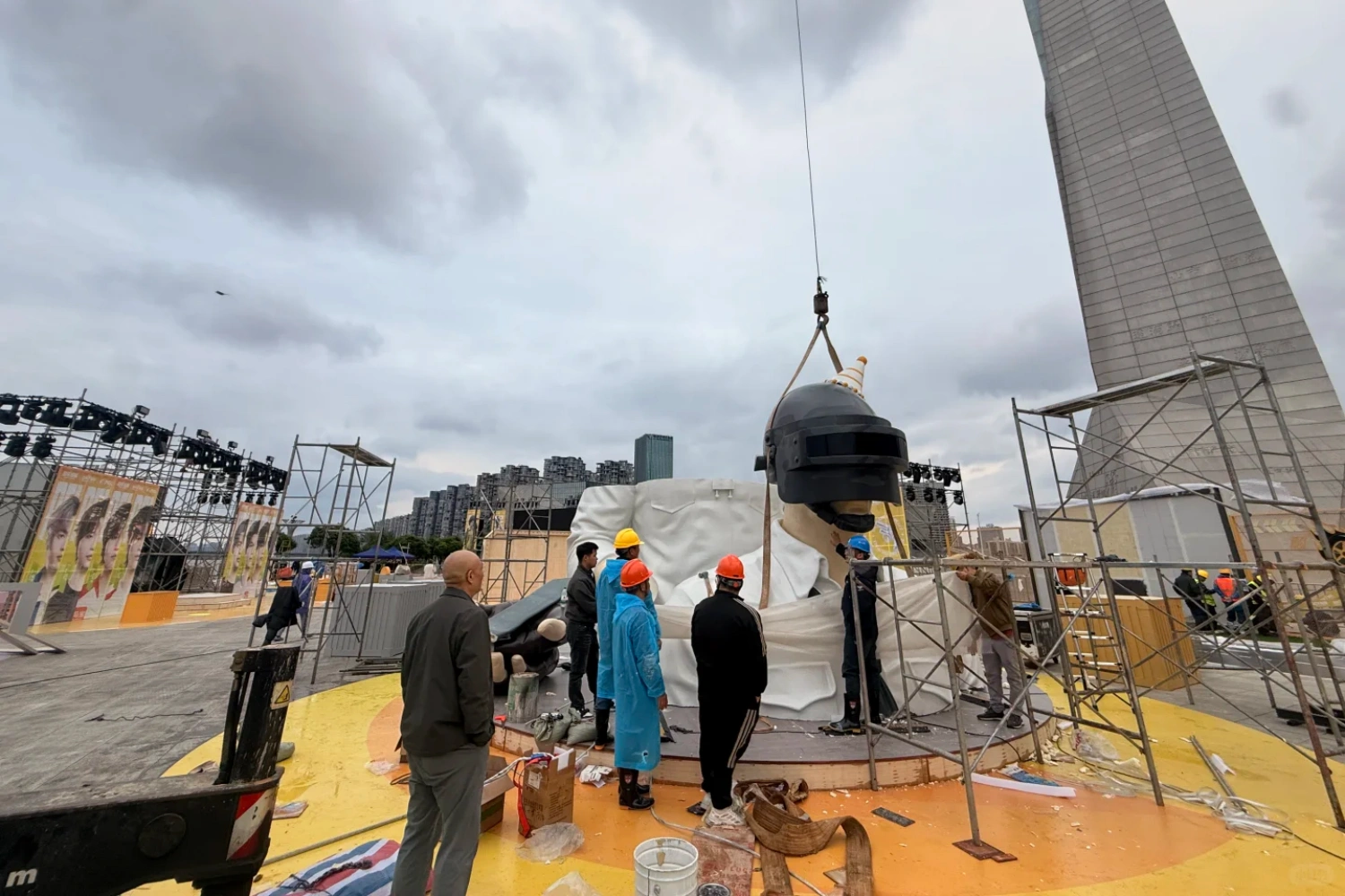 Giant IP Art Installations: Custom Factory Fabrication to On-Site Turnkey Installation