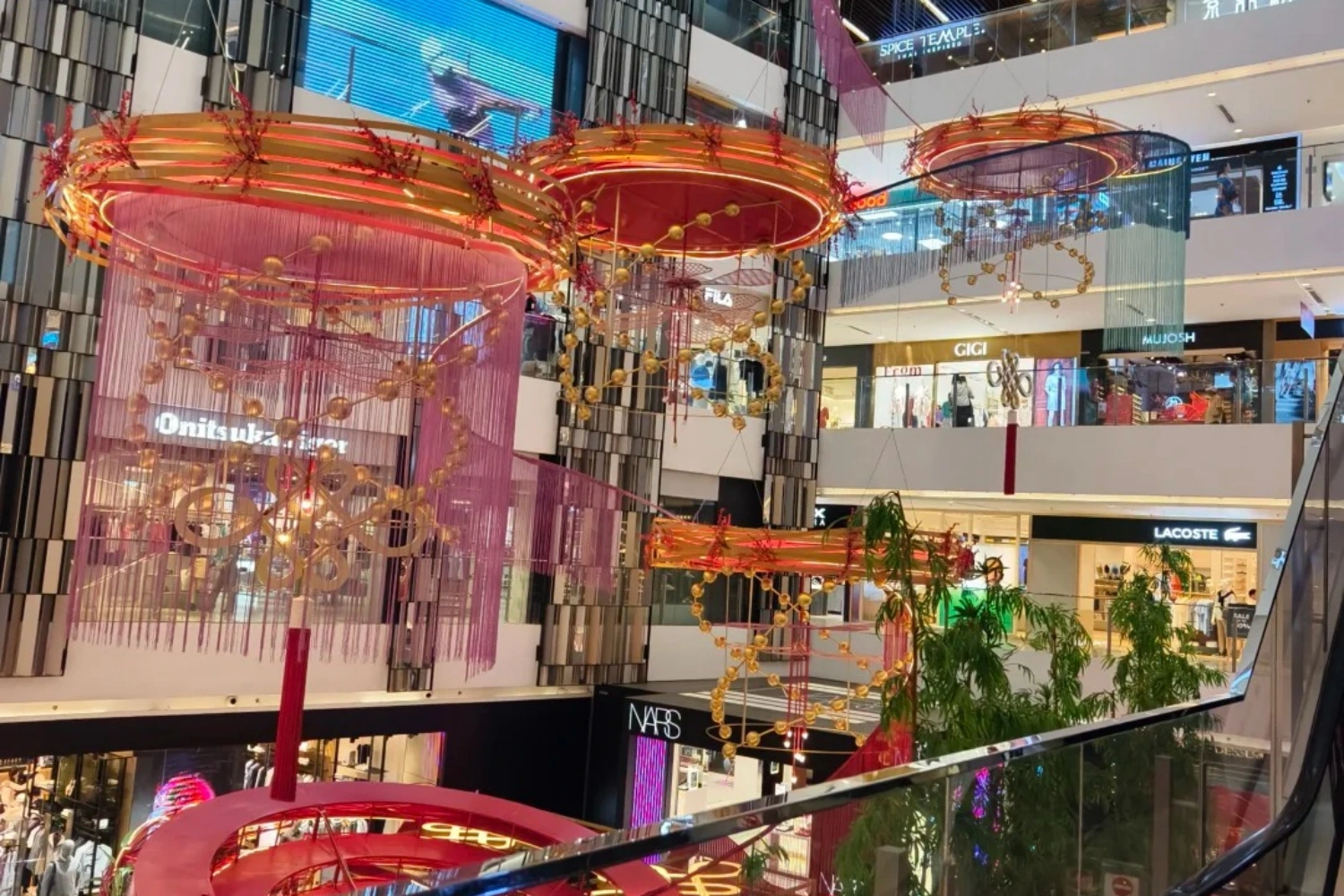 High-impact visual installation design driving holiday traffic in a Vietnamese shopping mall