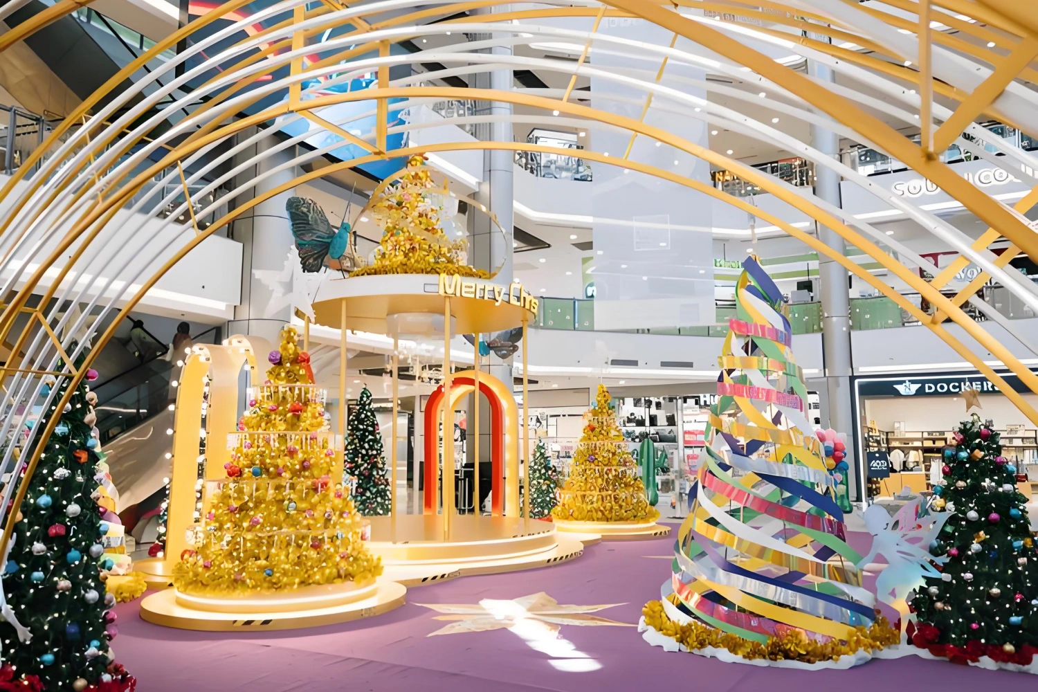 Christmas decoration trends and customized decor solutions in Malaysian shopping malls
