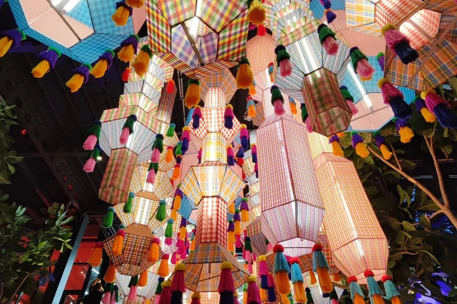 Innovative large-scale interactive installations reshaping urban district ecosystems in Thailand