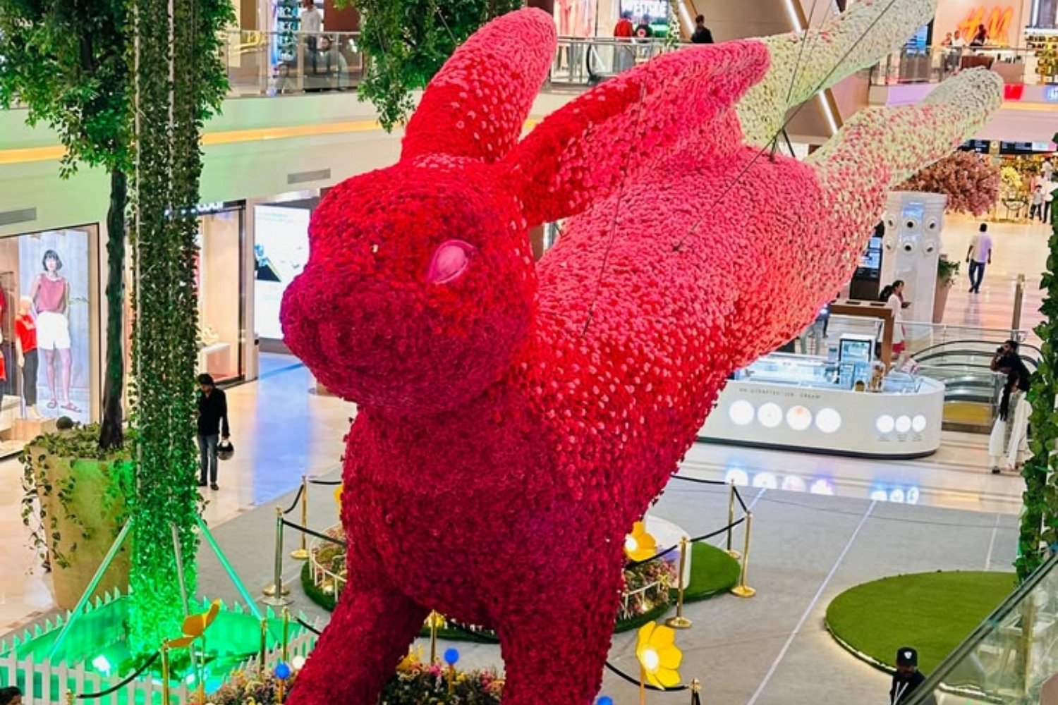 Easter installations and design strategies in American commercial districts