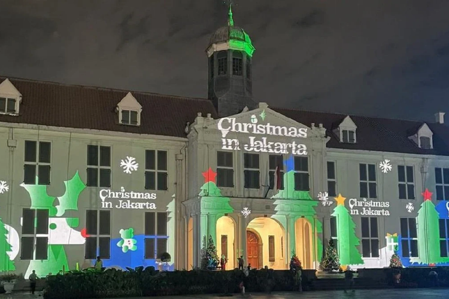 Visual planning, 3D simulation, and lighting design for Christmas installations in tropical commercial districts