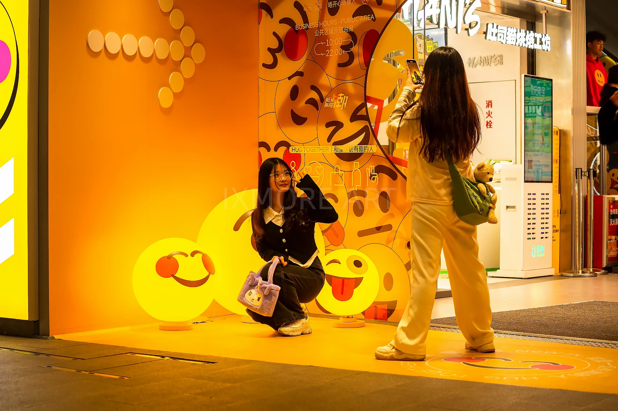 Custom Art Installation for Yuechaolou Mall - Feature 13