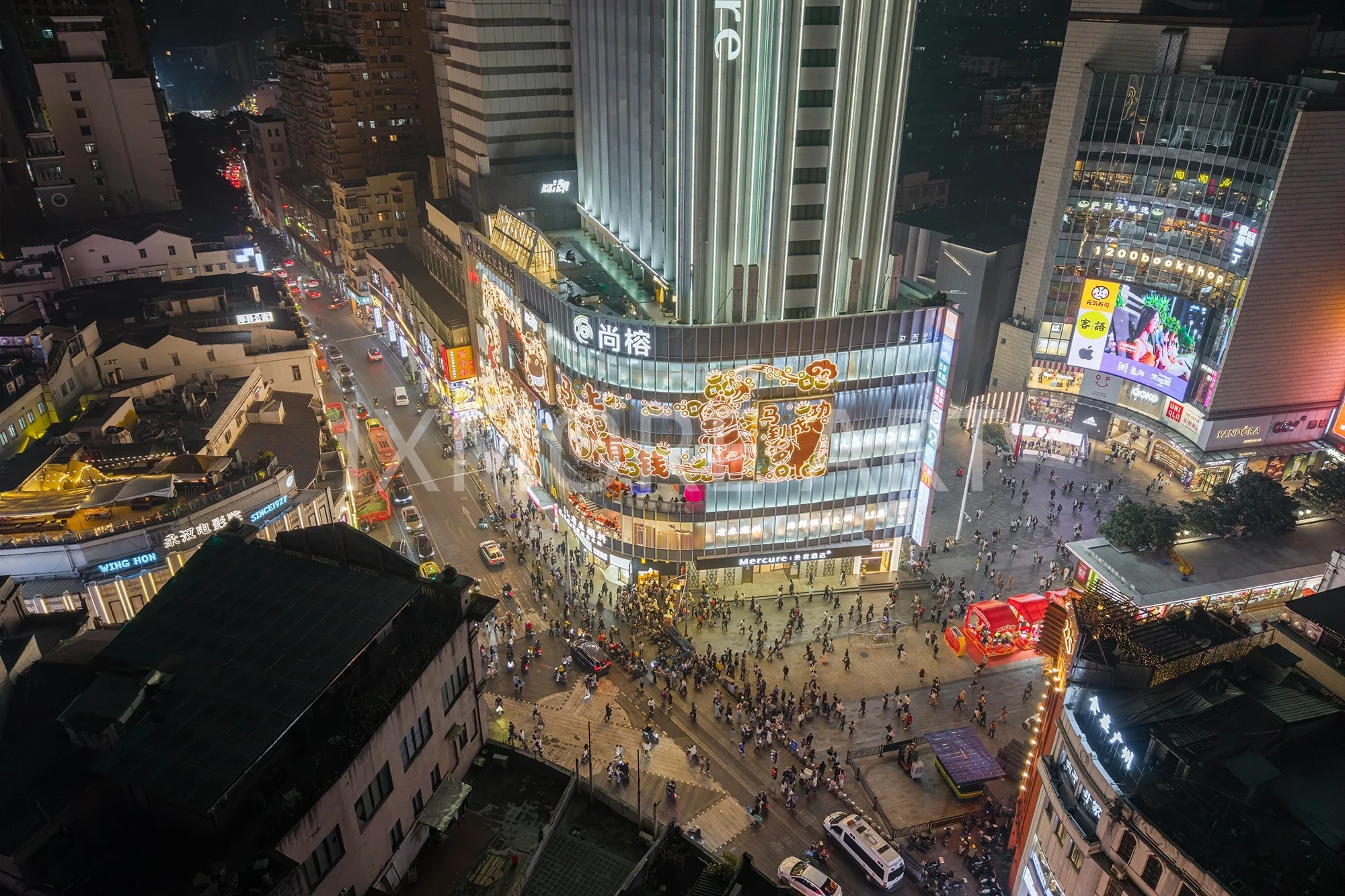 Interactive light art installation at Guangzhou Mall - custom dynamic light sculpture on retail facade(10)