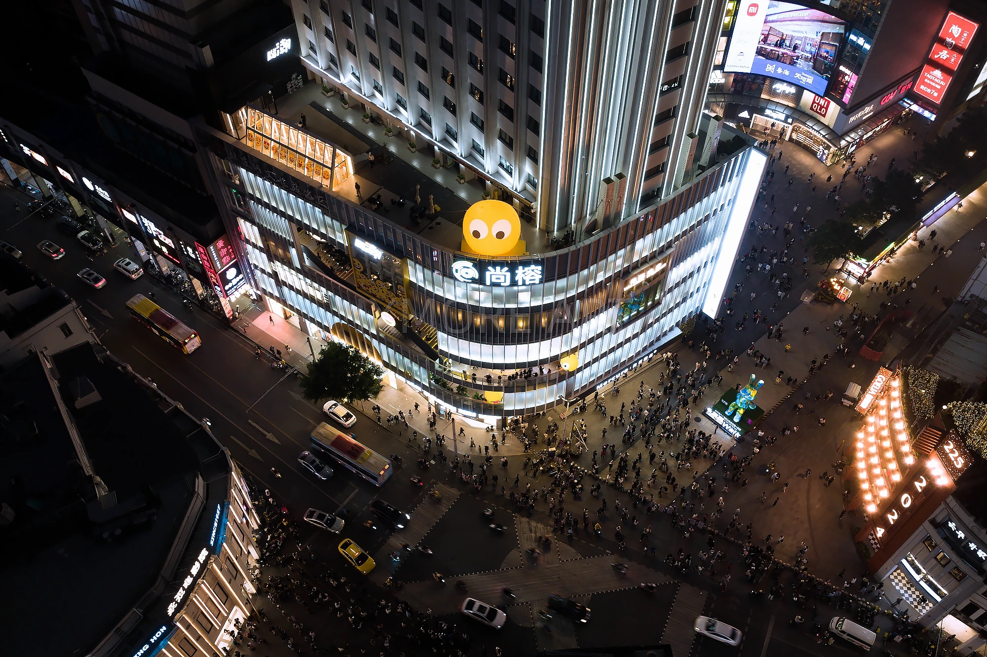 Custom Art Installation for Yuechaolou Mall - Feature 15
