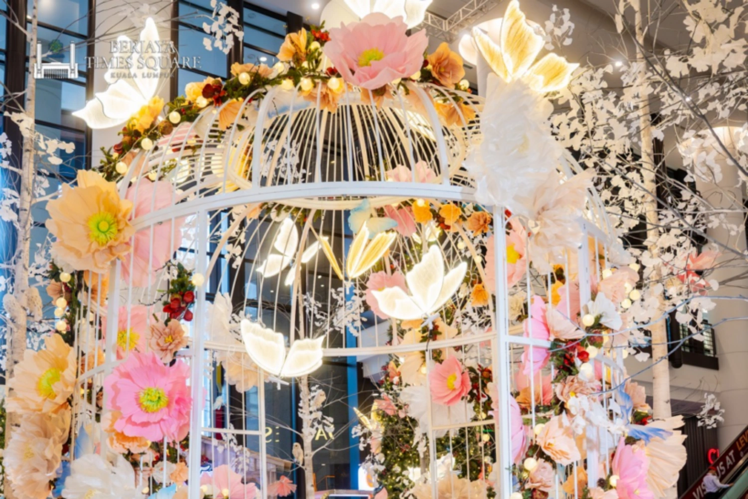 Vietnamese cultural symbols and modern design integration for shopping mall seasonal installations