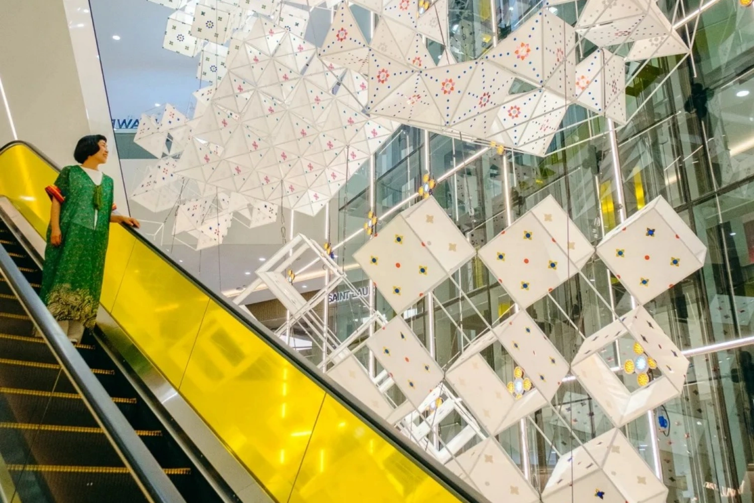 Transforming everyday objects into artistic structures and interactive installations