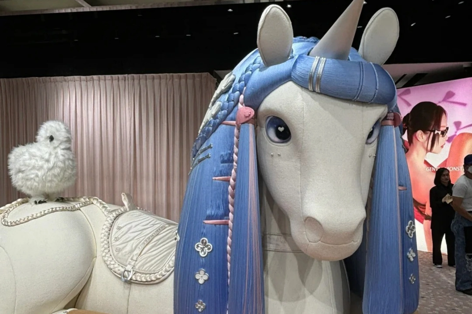 Precision installation and overnight construction for massive commercial sculptures