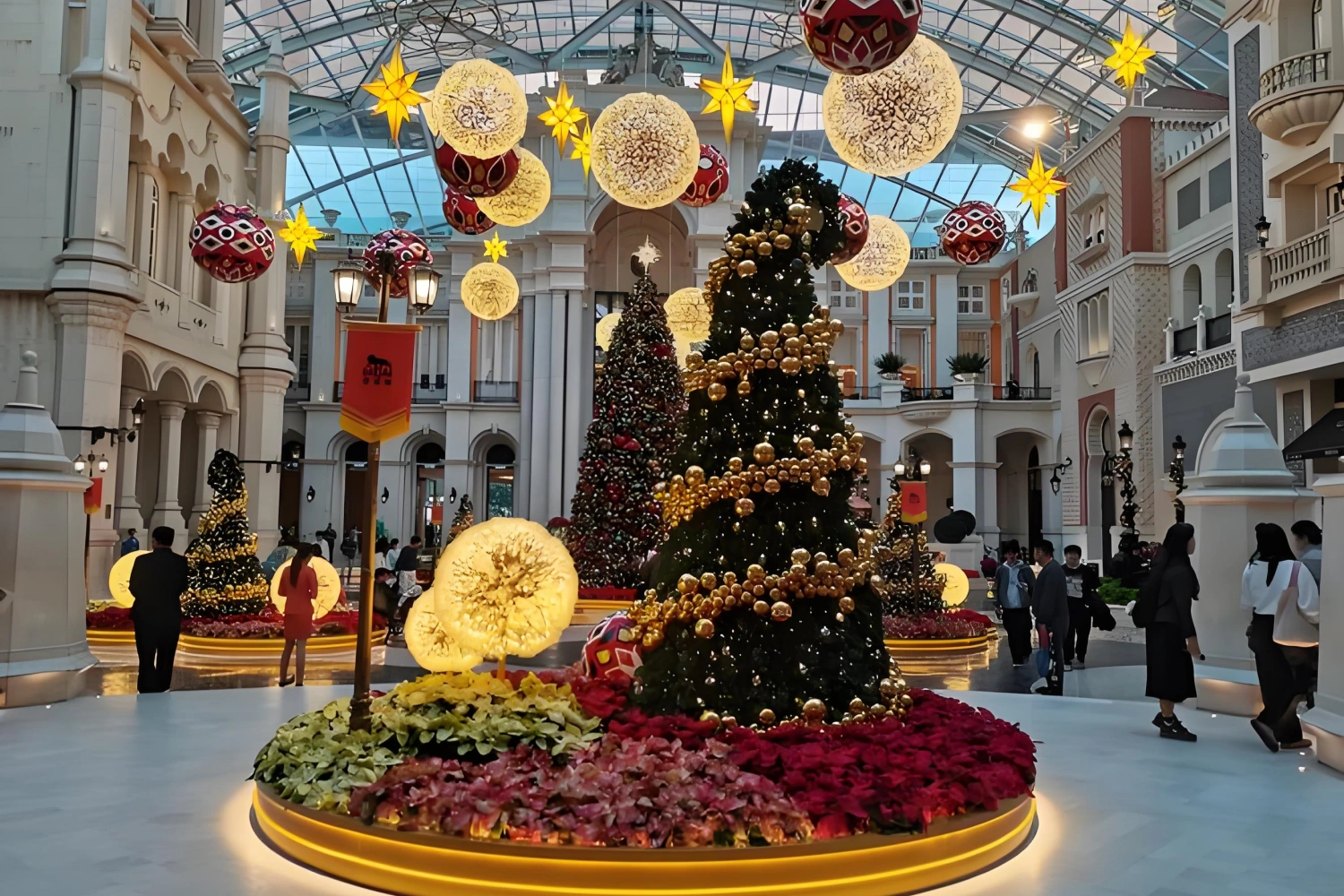 Enhancing brand value through professional customized Christmas decoration solutions in shopping malls
