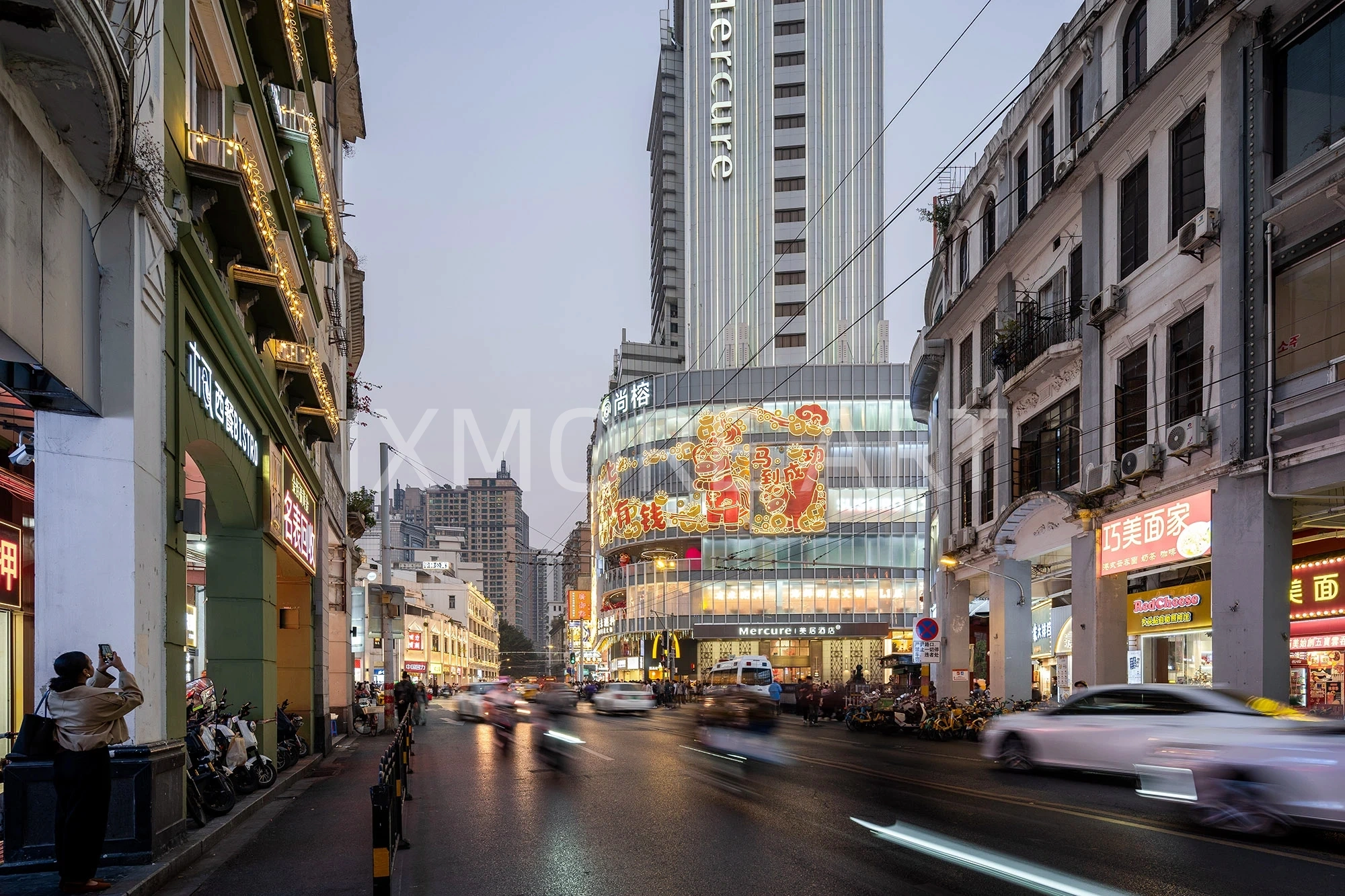 Interactive light art installation at Guangzhou Mall - custom dynamic light sculpture on retail facade(11)