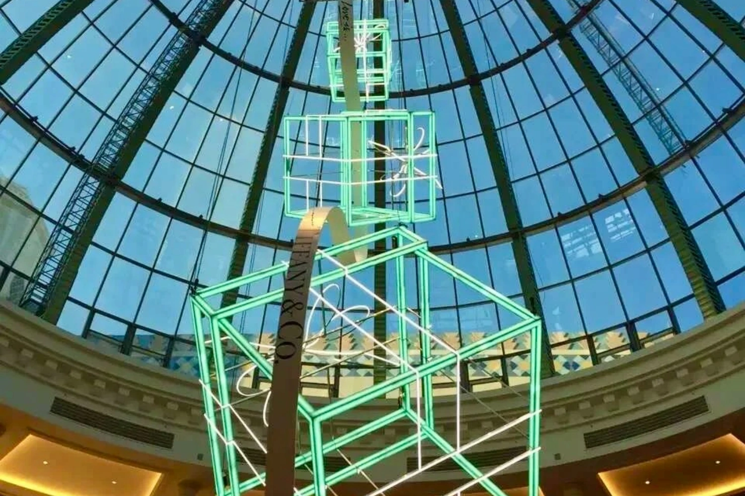 High-strength steel framework and custom FRP panels for artificial tree engineering in UAE malls
