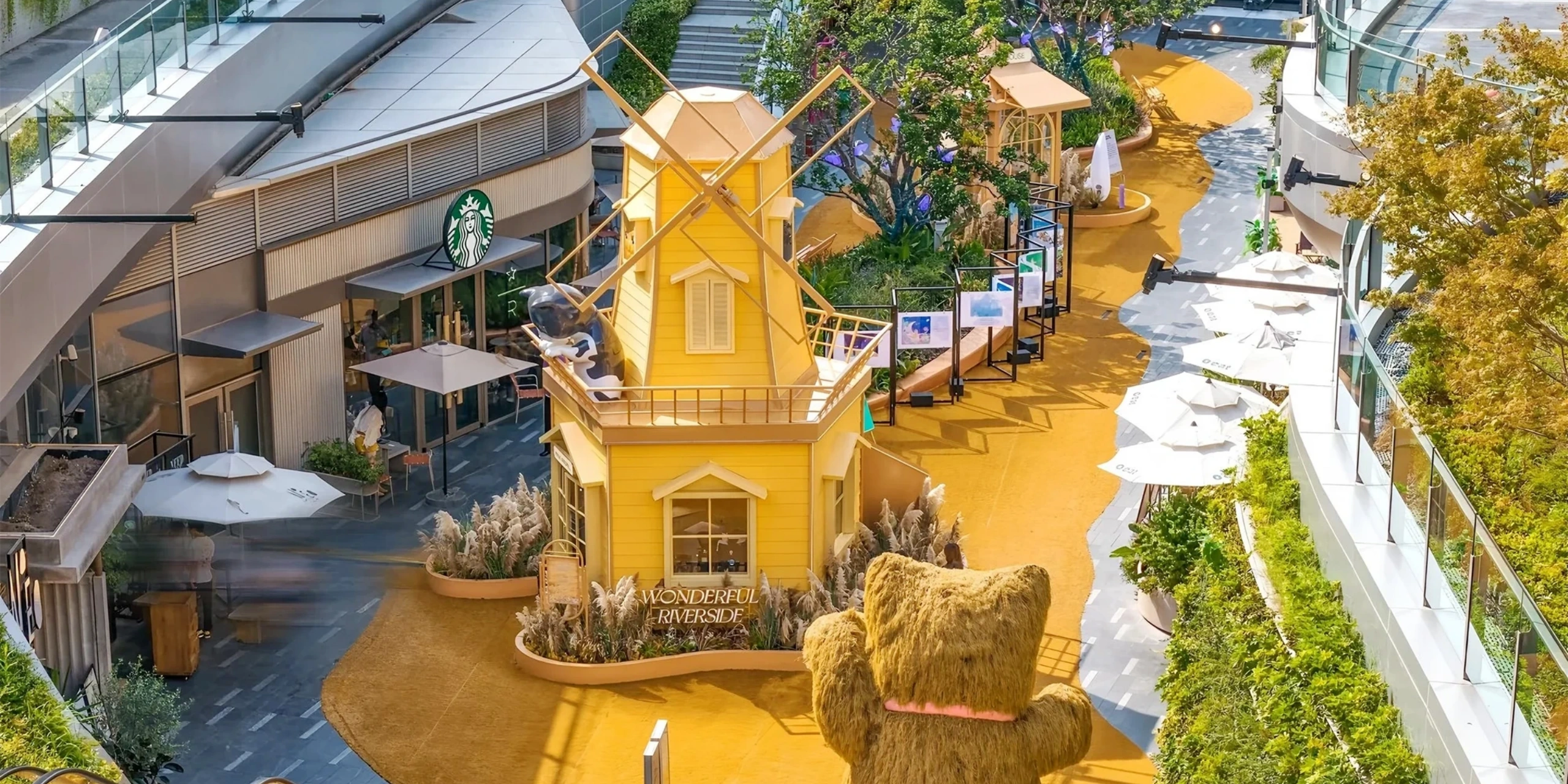 Custom Giant Sculptures for Commercial Centers