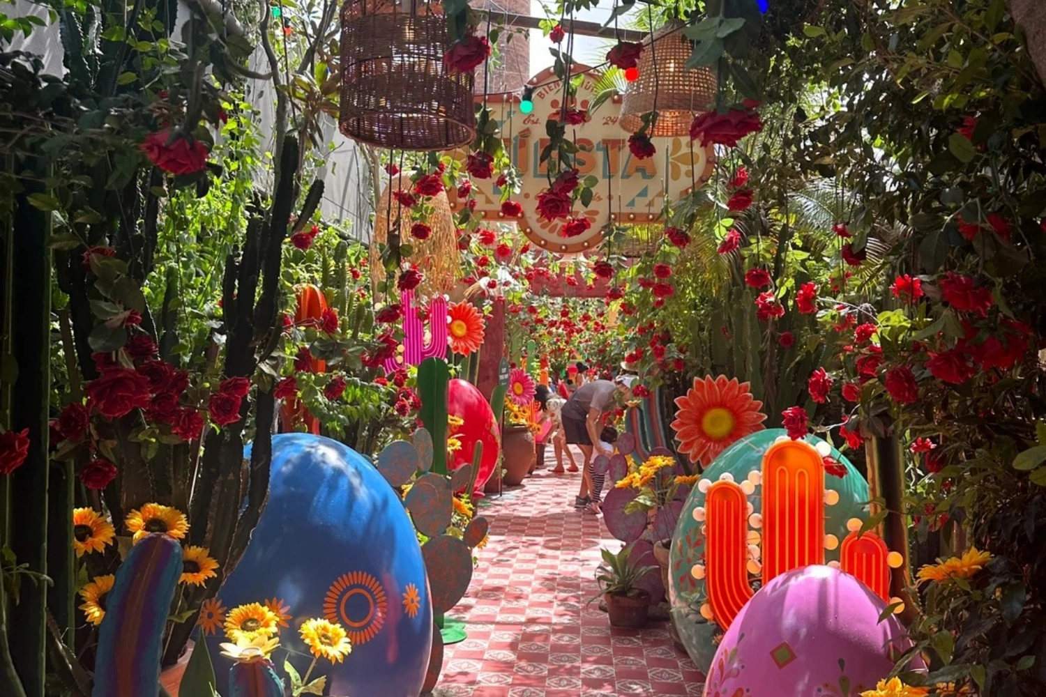 From Concept to Viral Landmark: Decoding the Latest Design and Production Strategies Behind Easter Installations in America’s Most Iconic Commercial Districts