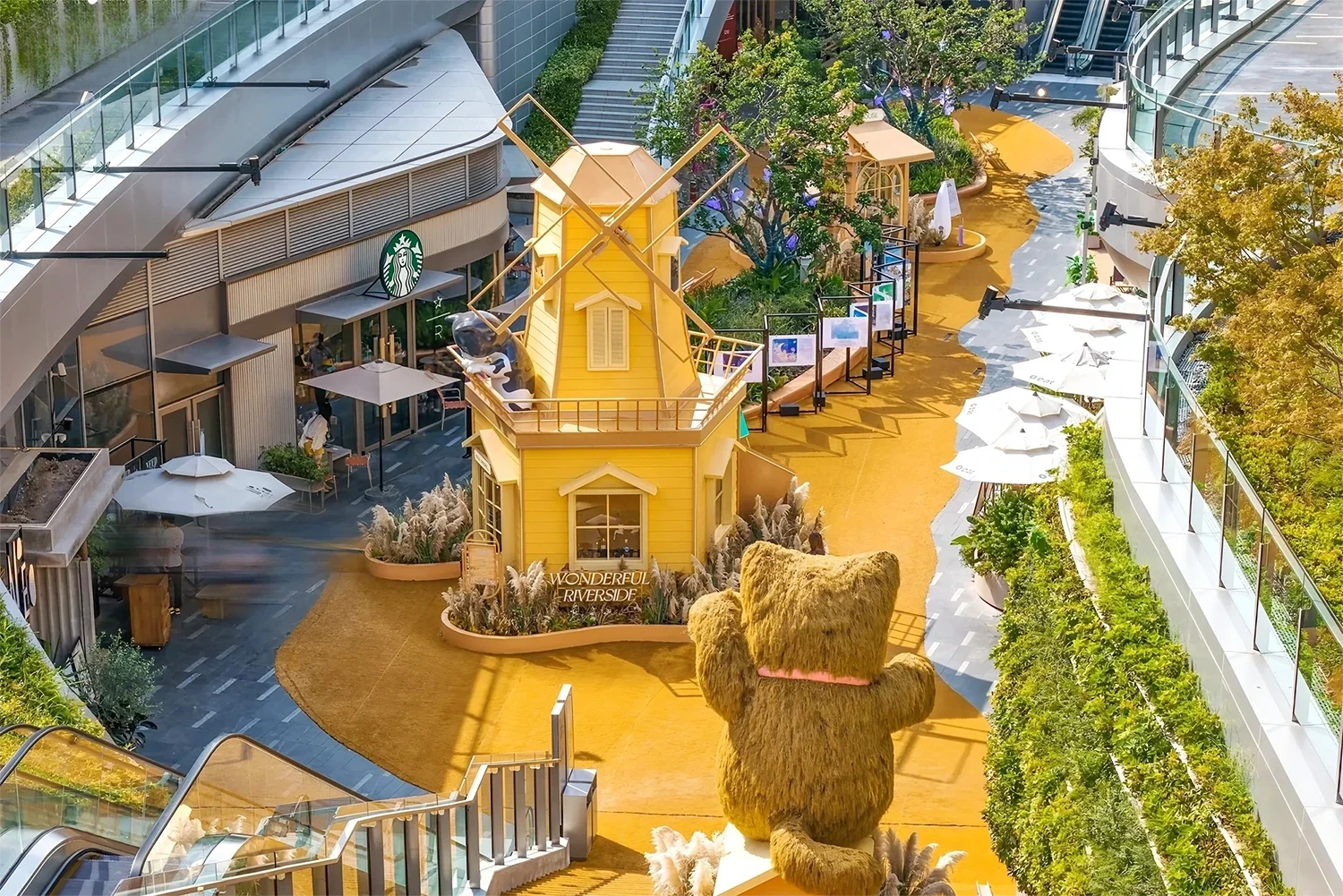 Custom Giant Sculptures for Commercial Centers