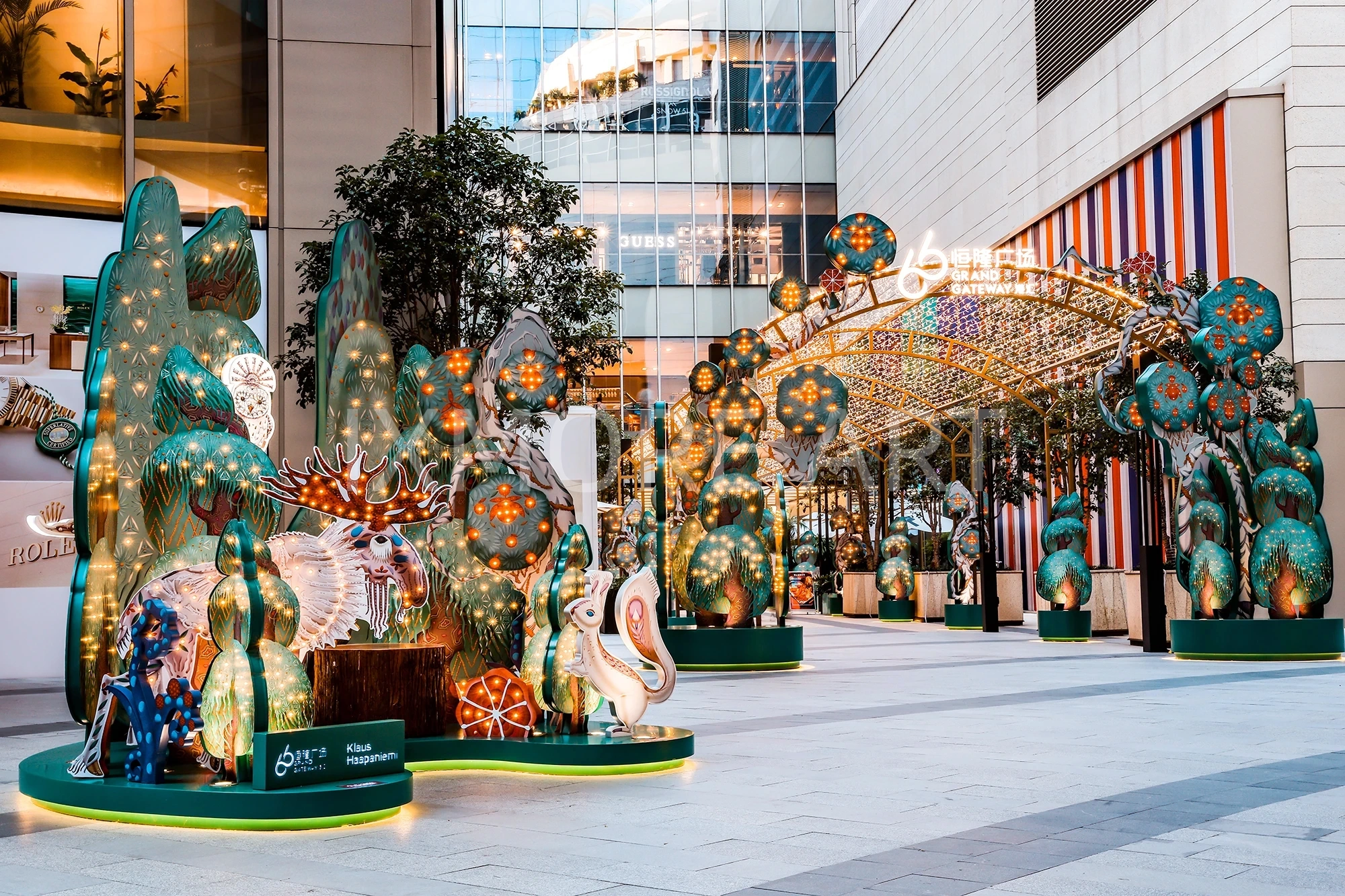 Custom Christmas light art installation for Plaza 66, large-scale Christmas prop mall decoration, artist factory custom-made(3)
