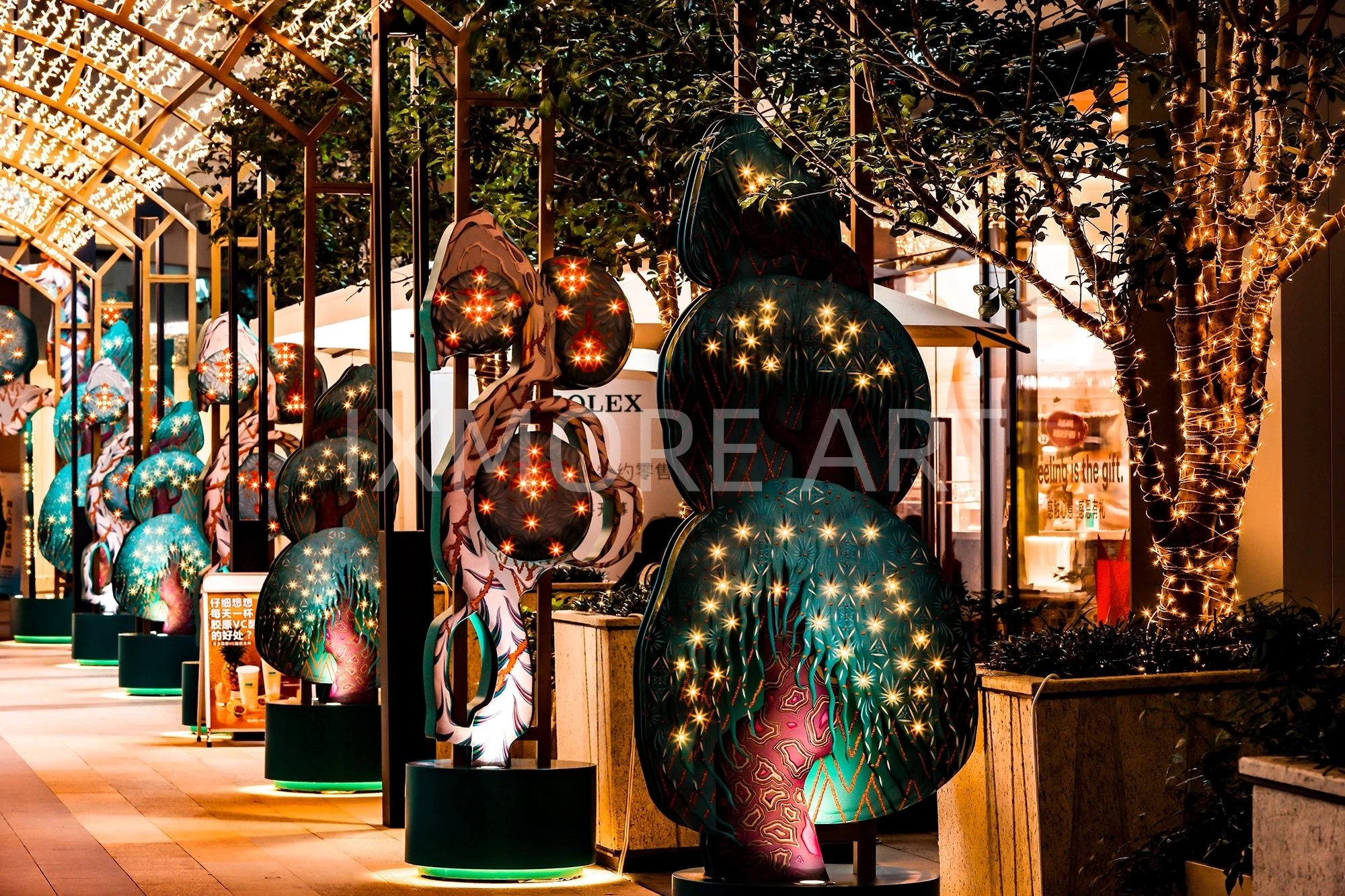 Custom Christmas light art installation for Plaza 66, large-scale Christmas prop mall decoration, artist factory custom-made(5)