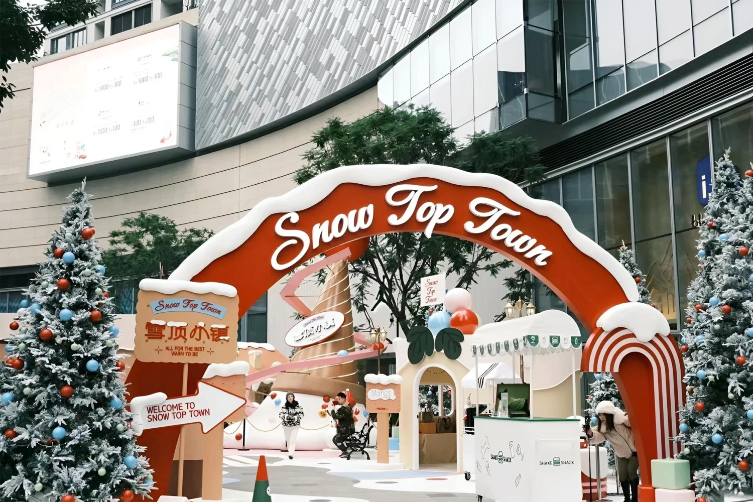 Custom Holiday Scene Props for Retail