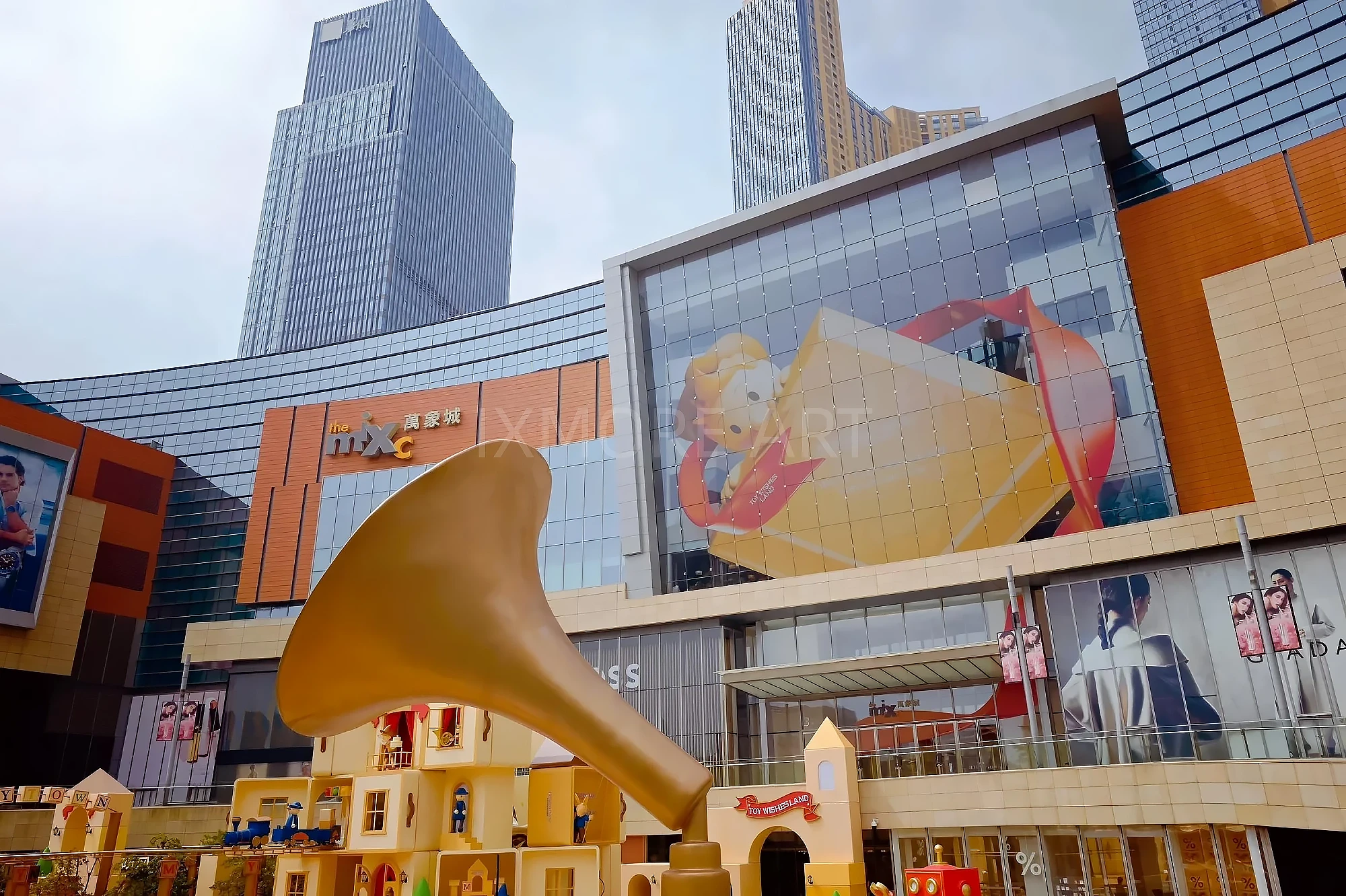 Custom art toy installations for Qingdao mall anime exhibition - large anime sculptures & retail prop fabrication(6)