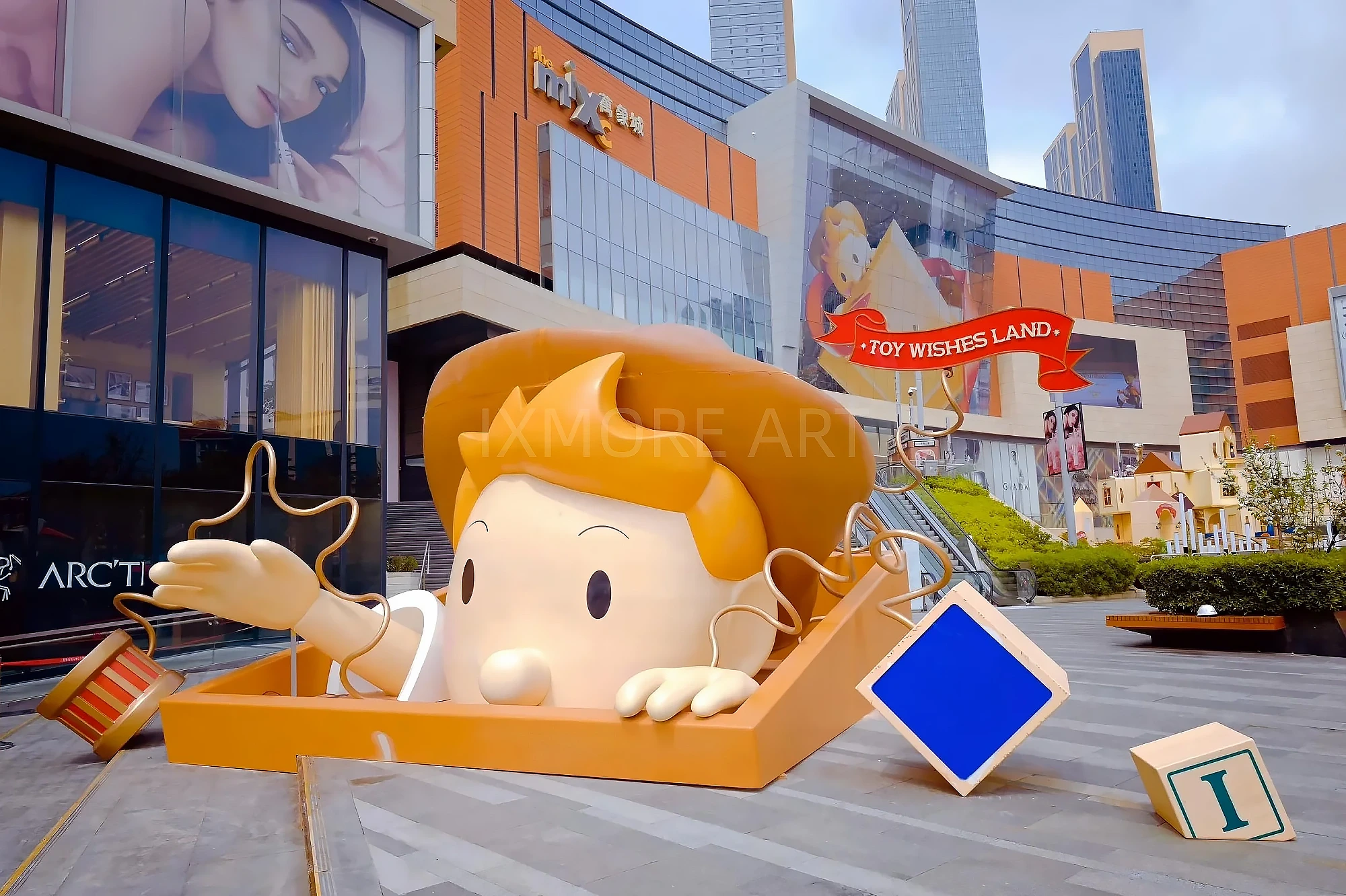Custom art toy installations for Qingdao mall anime exhibition - large anime sculptures & retail prop fabrication(7)