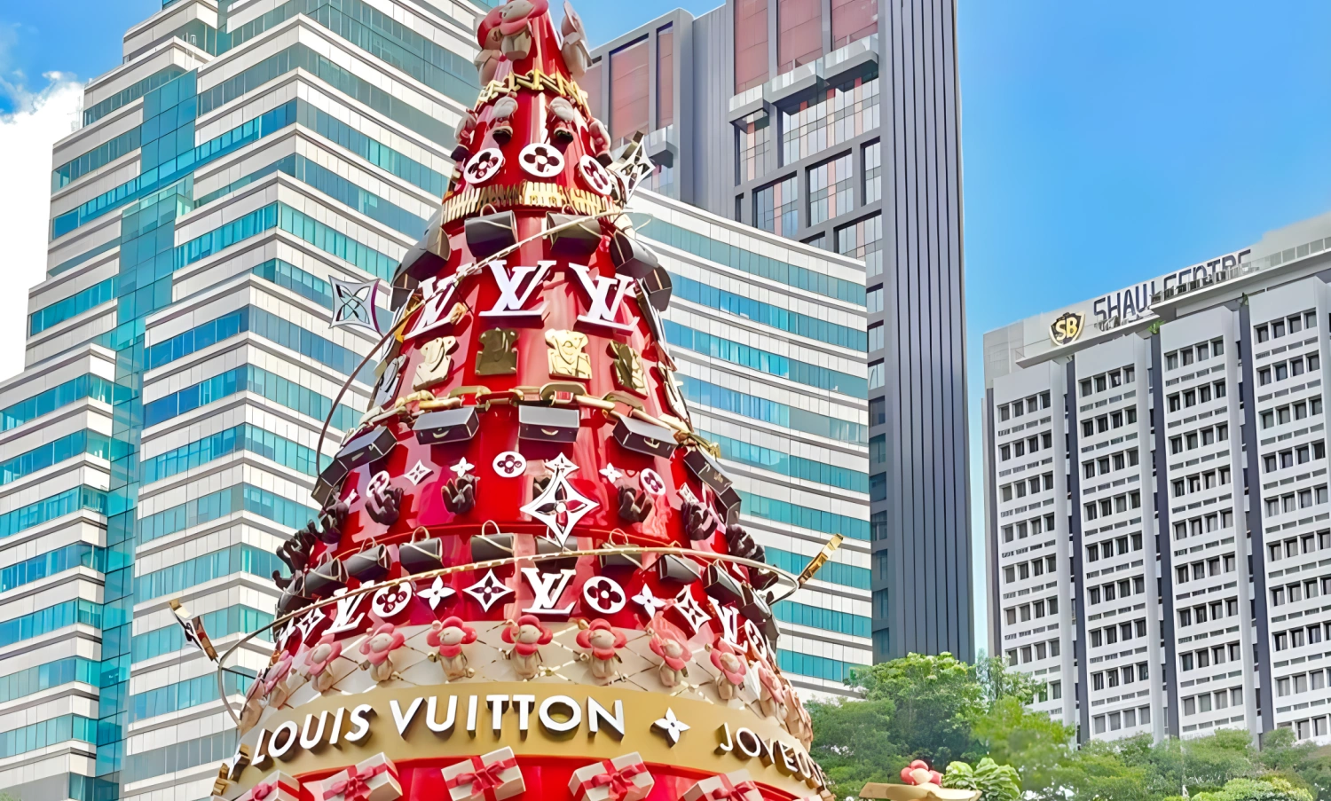 Giant custom-designed Christmas tree with gold and red ornaments, centerpiece of shopping mall festive decoration, custom fabricated by art installation factory for holiday season(10)