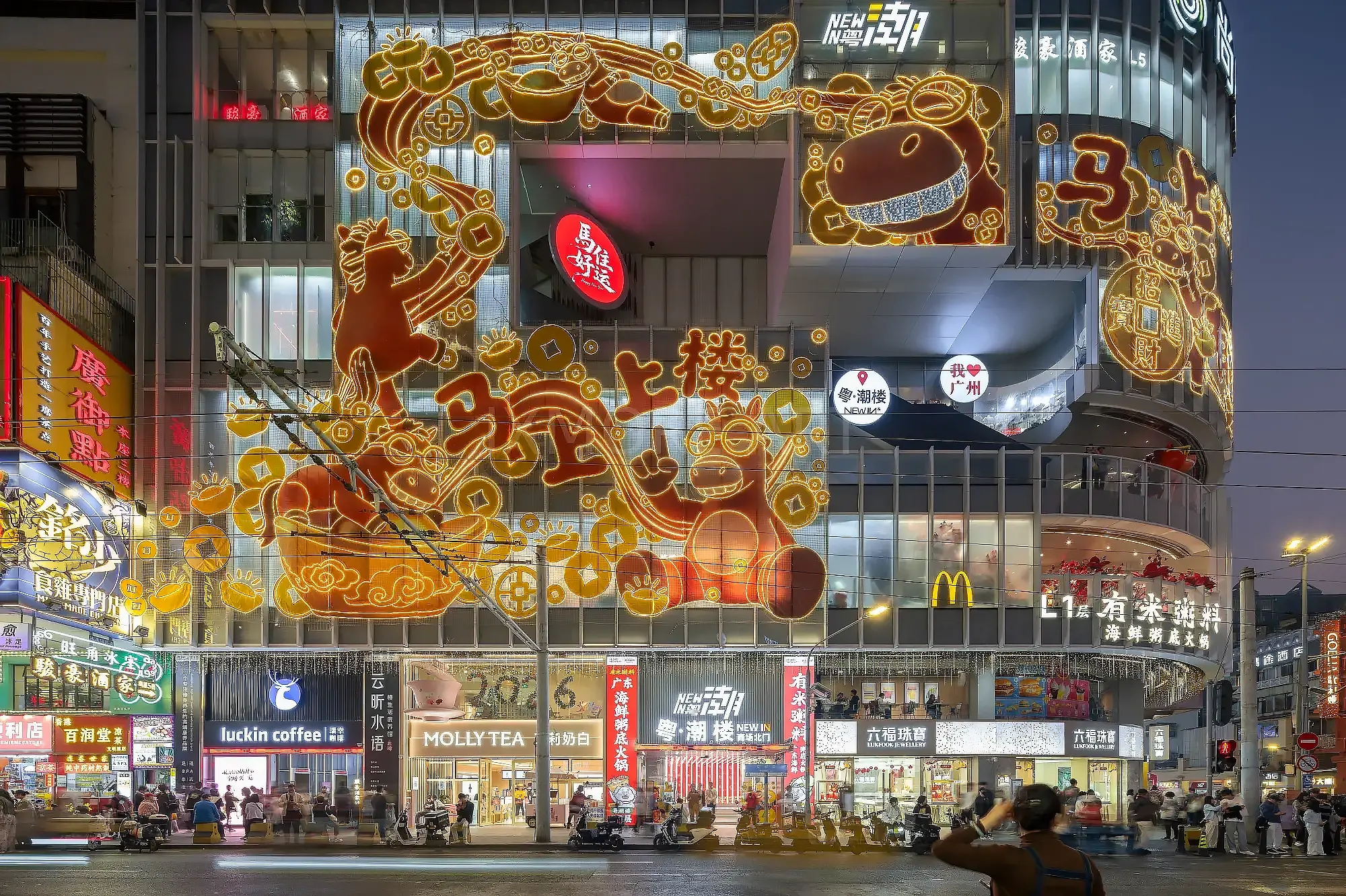Interactive light art installation at Guangzhou Mall - custom dynamic light sculpture on retail facade(2)