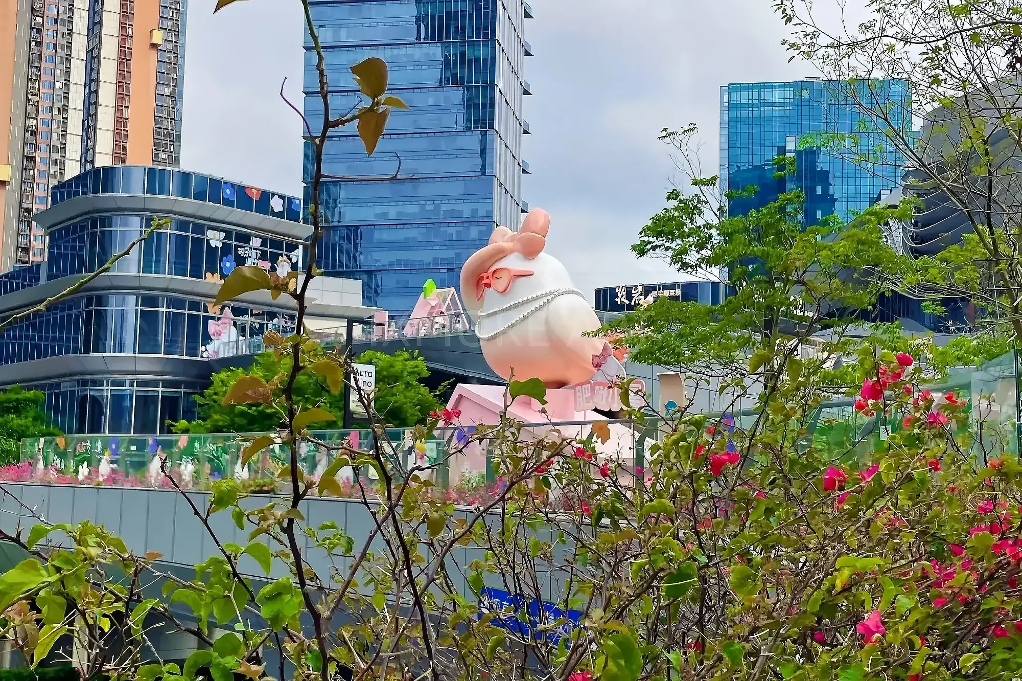 Immersive IP theme scene installation at Xinghe Mall - panoramic view of large anime sculptures & custom decor props(6)