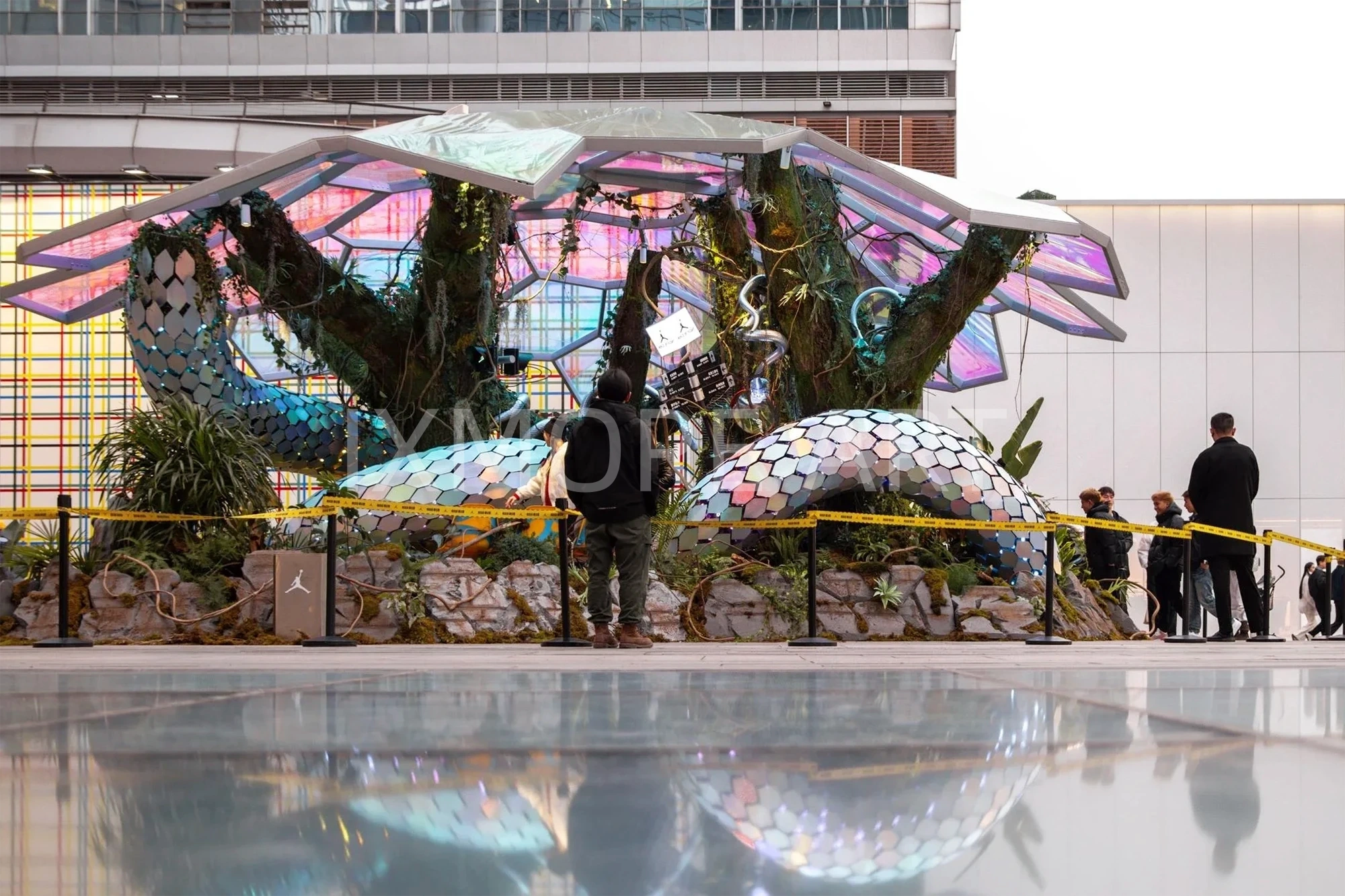 Silver-Python-Invasion-Kinetic-Bionic-Art-Installation-Custom-Activity-Device-for-Mall-Atrium-Fabrication(1)