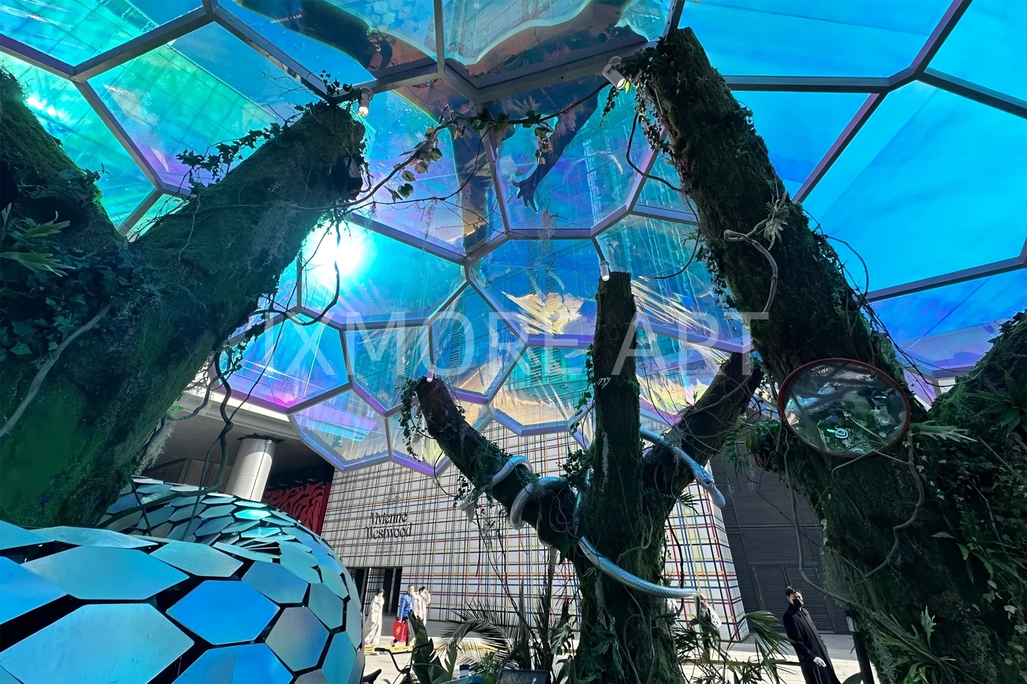 Silver-Python-Invasion-Kinetic-Bionic-Art-Installation-Custom-Activity-Device-for-Mall-Atrium-Fabrication(4)