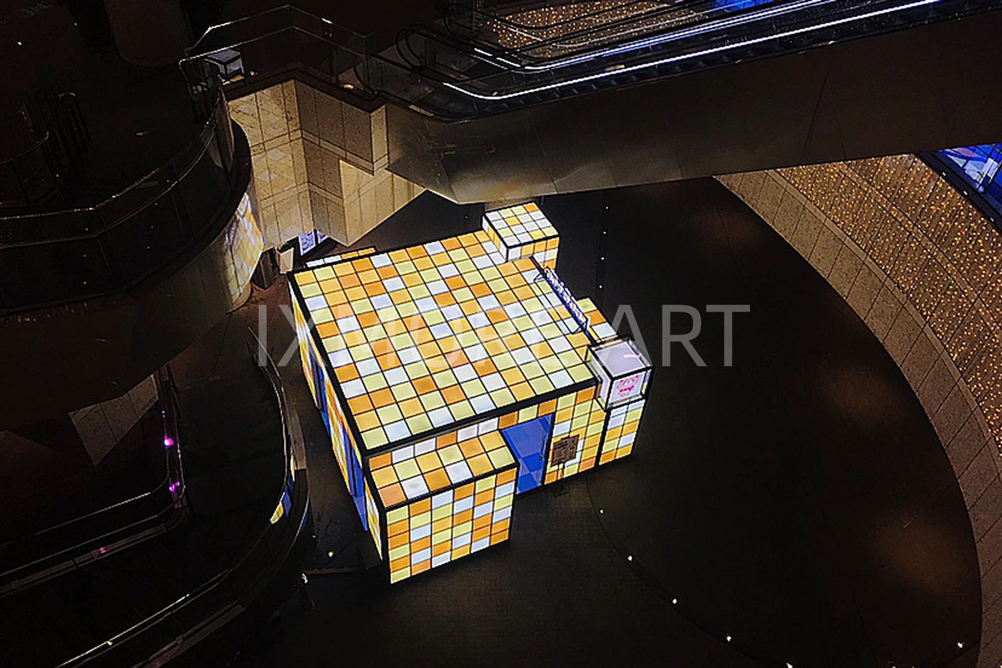 custom cyberpunk dynamic light installation art props for One Mall shopping center(9)