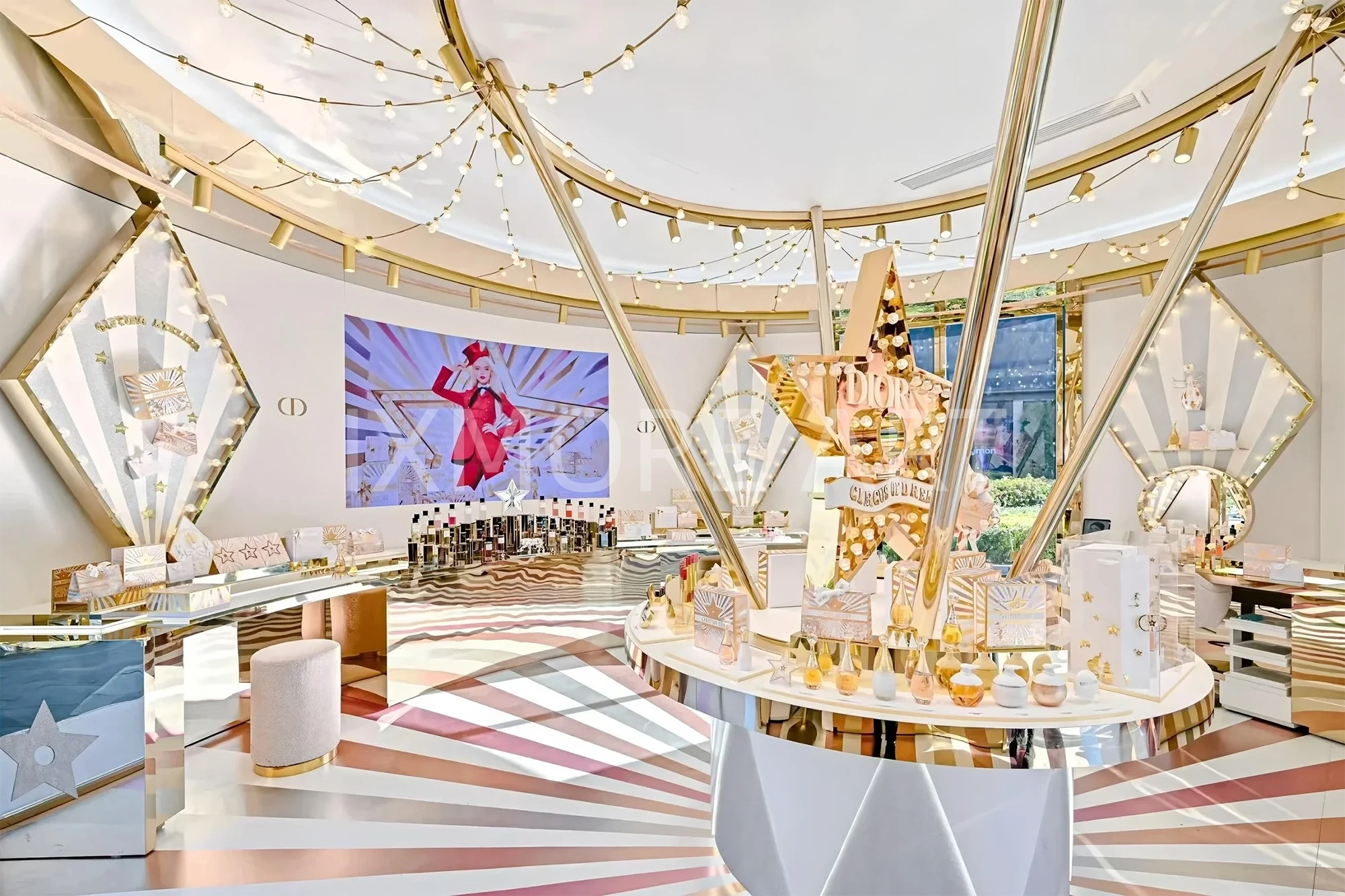 Dior pop-up interactive display props for shopping mall – custom large-scale visual merchandising installation by artisan factory, blending luxury theme decor(12)