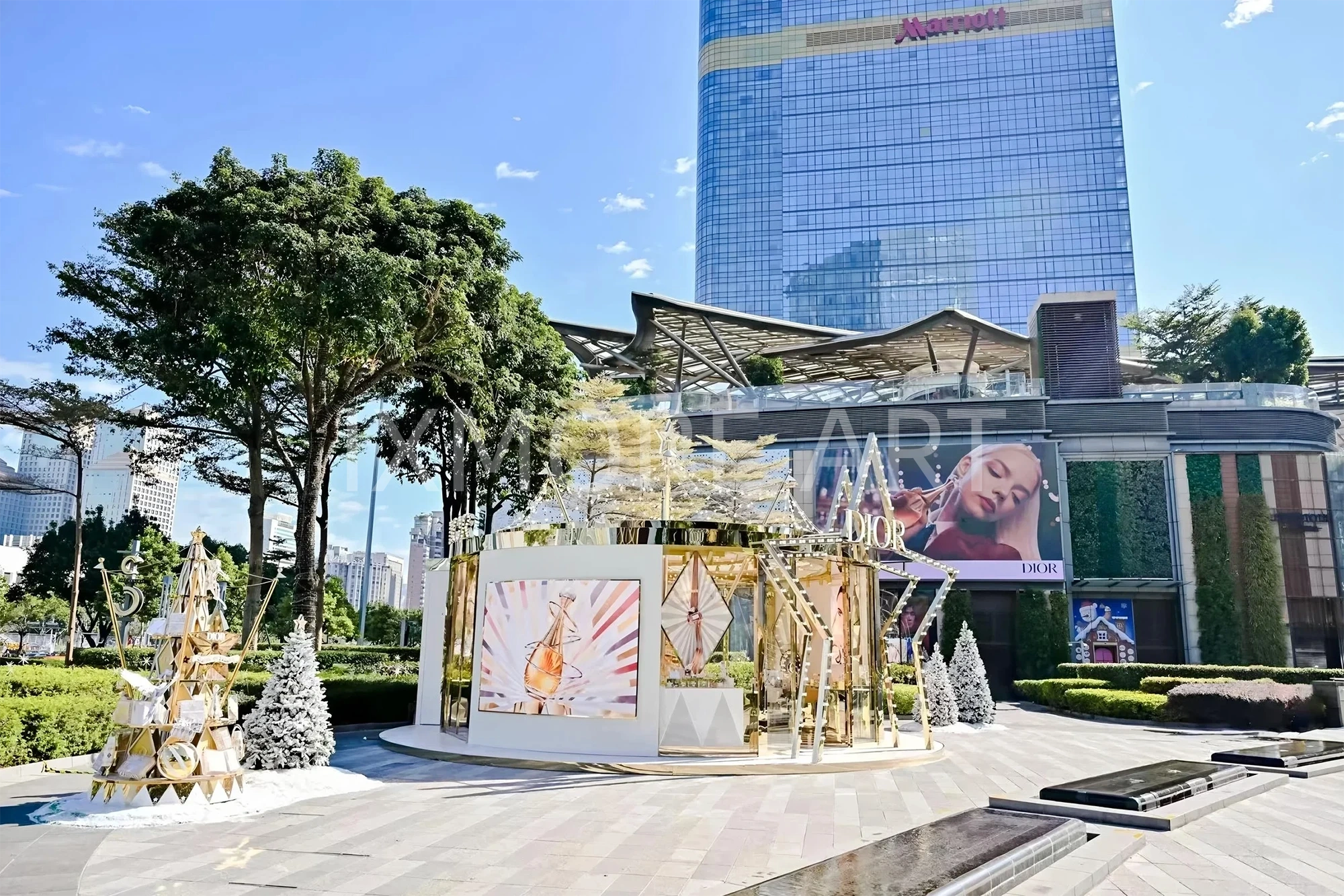 Dior pop-up interactive display props for shopping mall – custom large-scale visual merchandising installation by artisan factory, blending luxury theme decor(4)