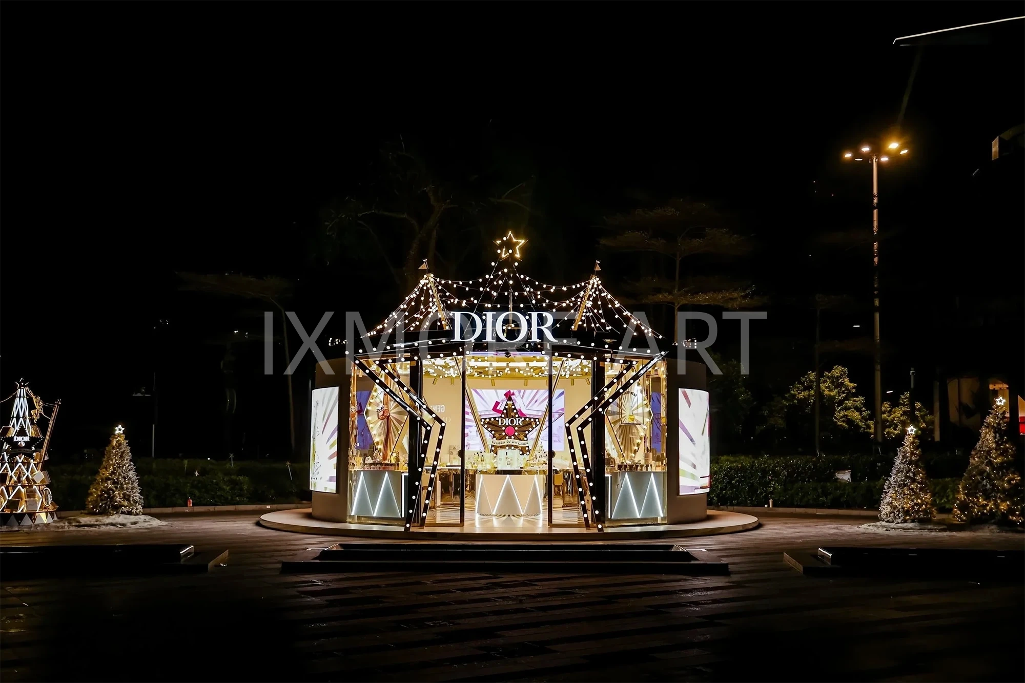 Dior pop-up interactive display props for shopping mall – custom large-scale visual merchandising installation by artisan factory, blending luxury theme decor(8)