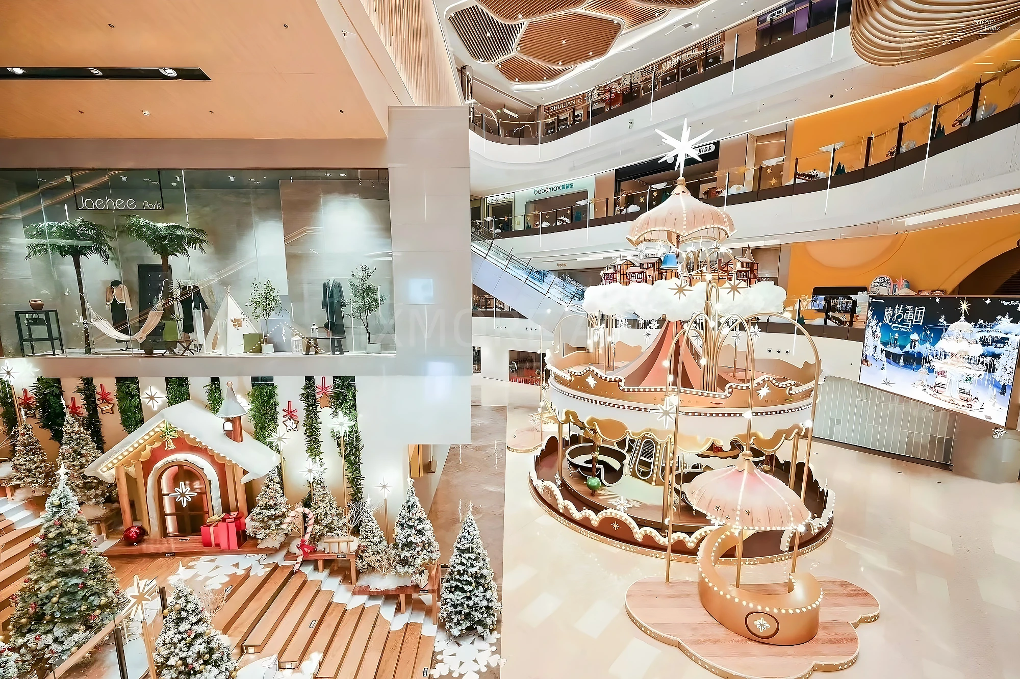 Real shot of custom dynamic light Christmas art installation, large luminous Christmas props for Chengdu Halo Mall, one-stop display production by art factory(5)