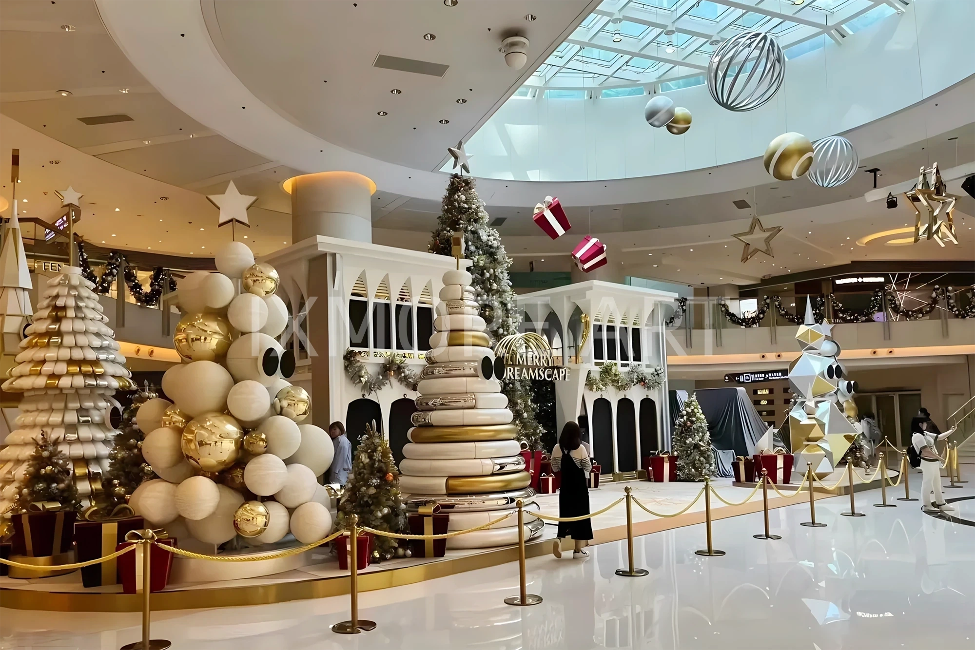 Custom Christmas themed scene installation at Elements Mall HK – made by retail holiday décor factory (1)