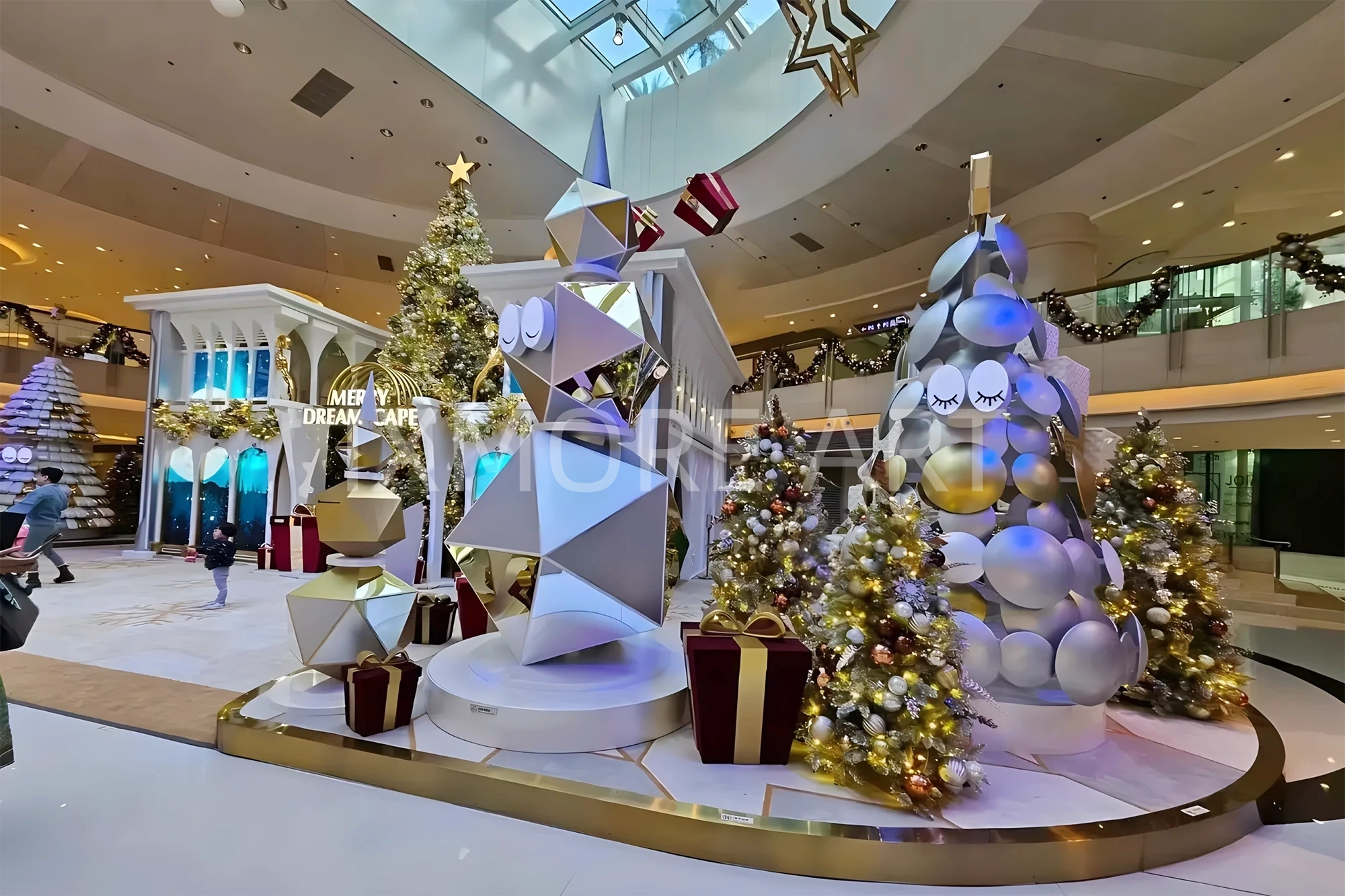 Custom Christmas themed scene installation at Elements Mall HK – made by retail holiday décor factory(3)