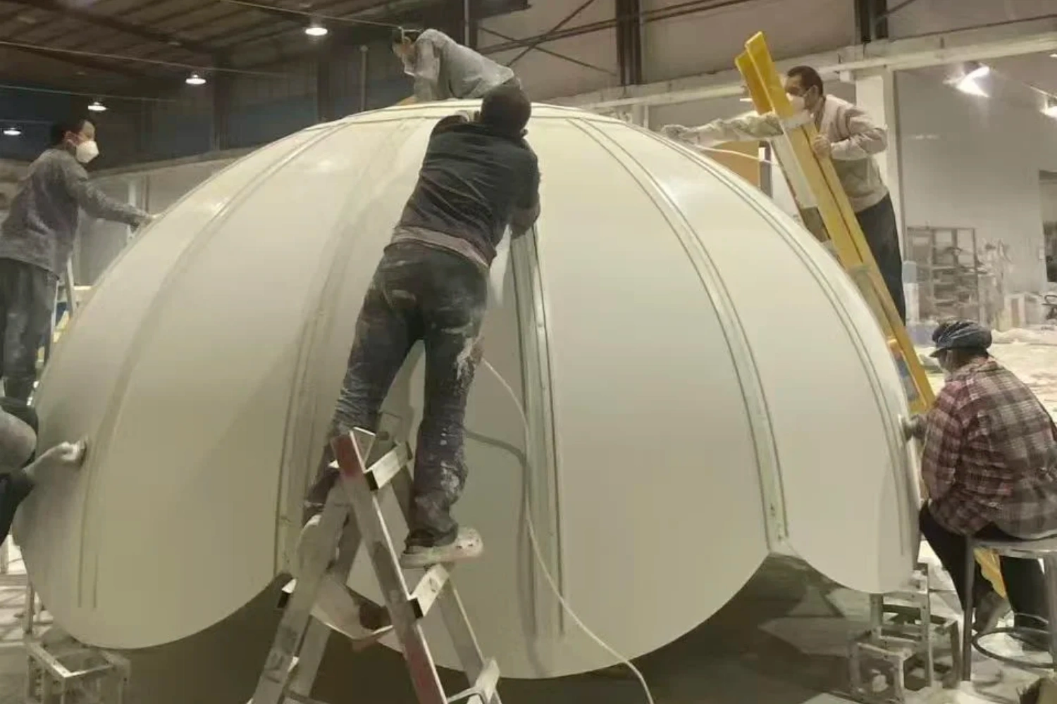 Factory pre-fabrication and on-site build process of custom Christmas props for Haiya Binfen City turnkey project(4)