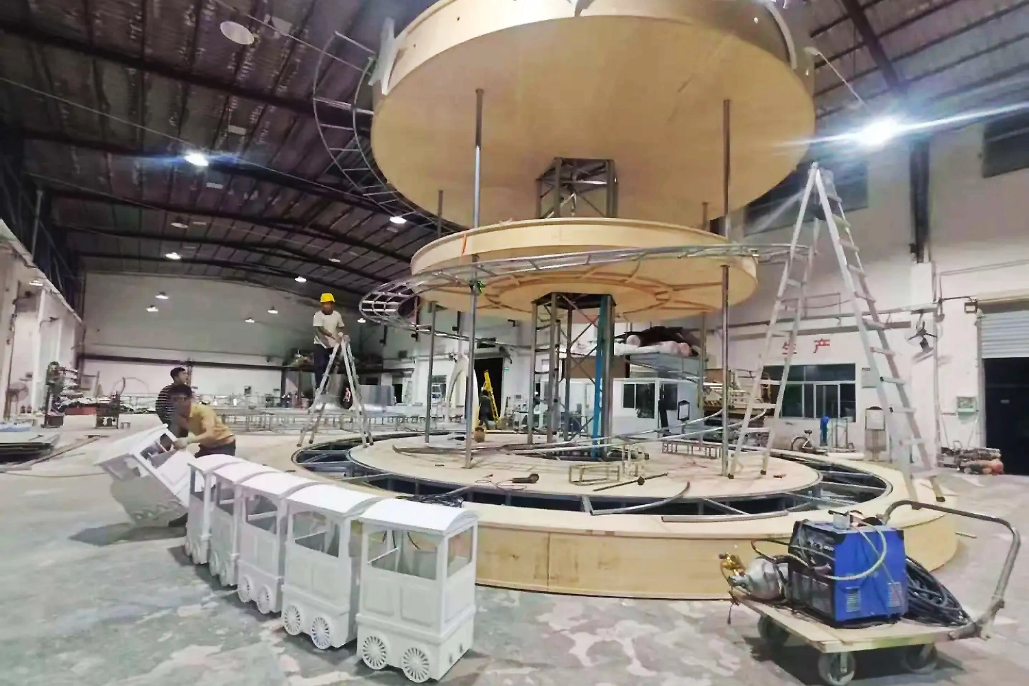 Factory pre-fabrication and on-site build process of custom Christmas props for Haiya Binfen City turnkey project(1)