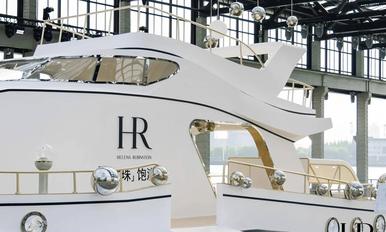 Large-scale custom whale sculpture art installation at HR ocean-themed event, centerpiece marine life prop with realistic texture and finishing, bespoke fabricated by event decoration factory-05