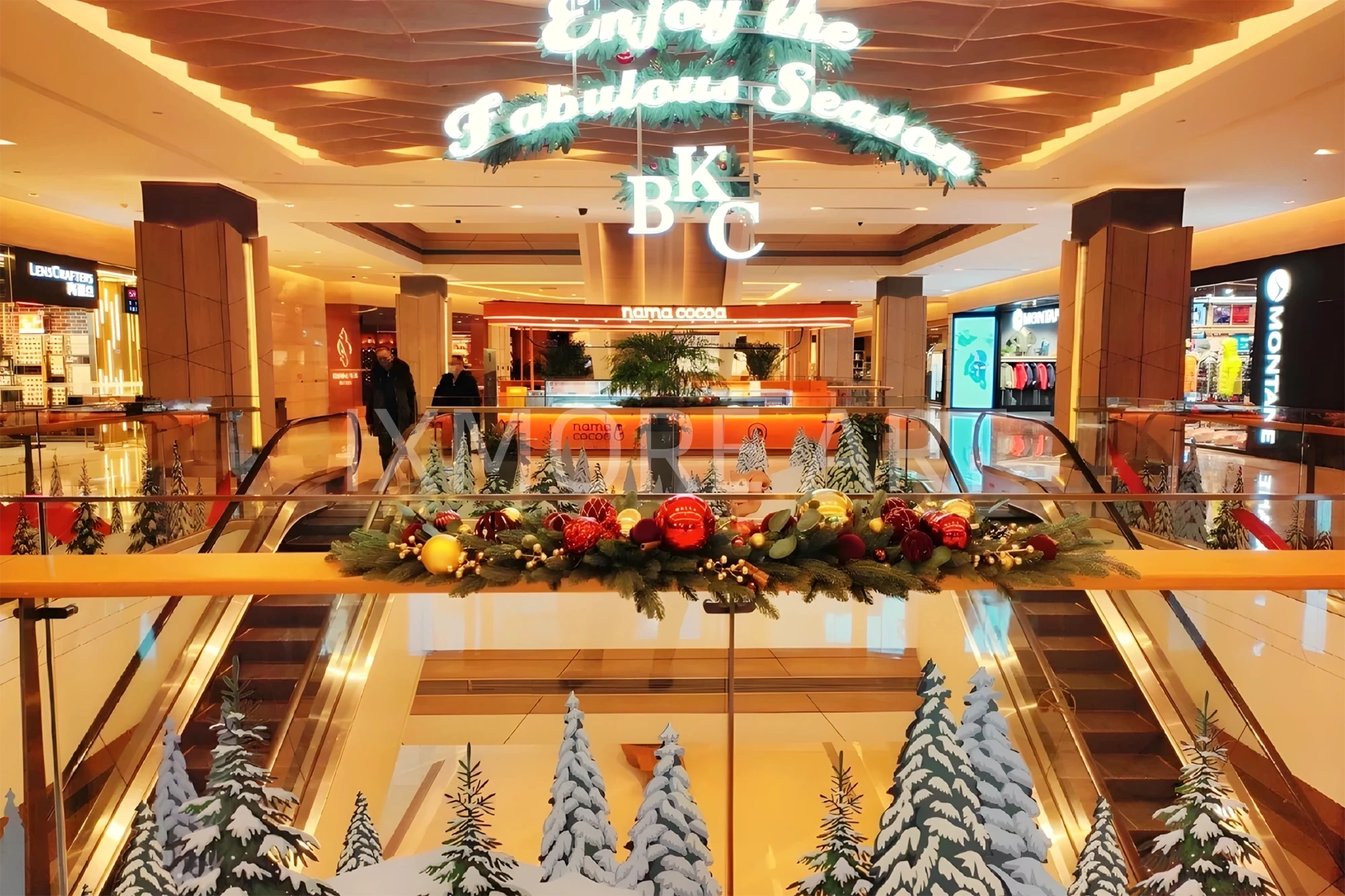 Custom Christmas art installation at Kerry Centre mall – large-scale holiday photo prop for retail spaces(4)