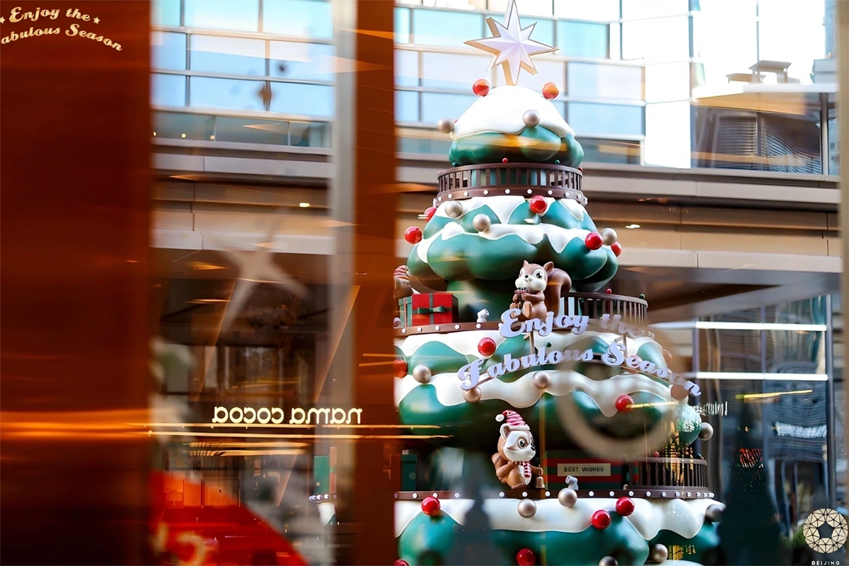 Custom Christmas Art for Kerry Centre Mall
