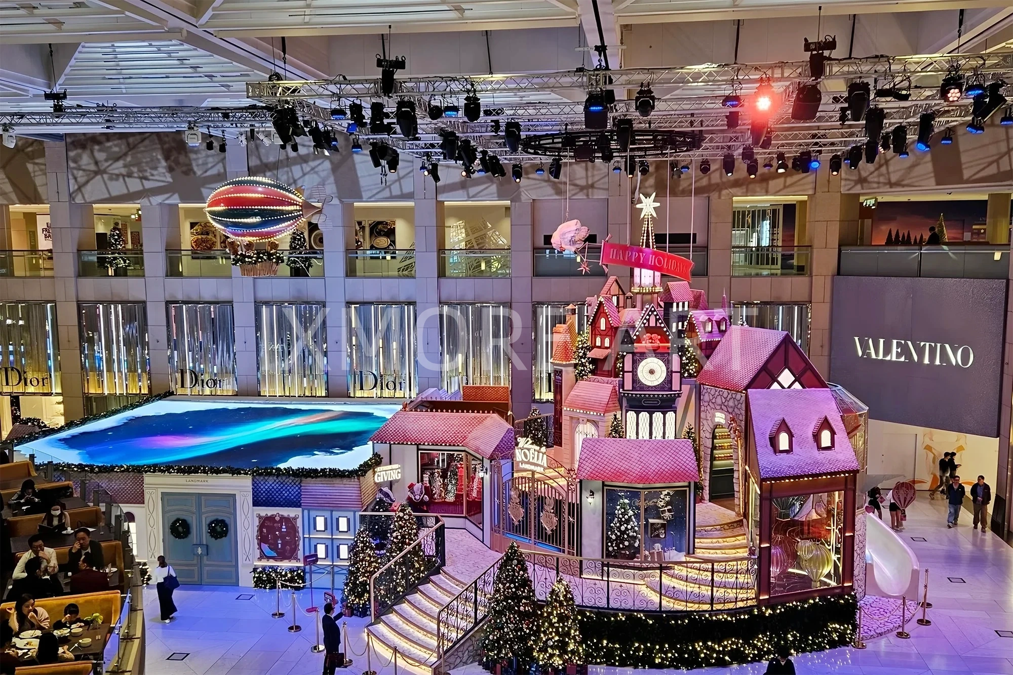 Custom Christmas castle props for Landmark Hong Kong – mall holiday art installation(2)
