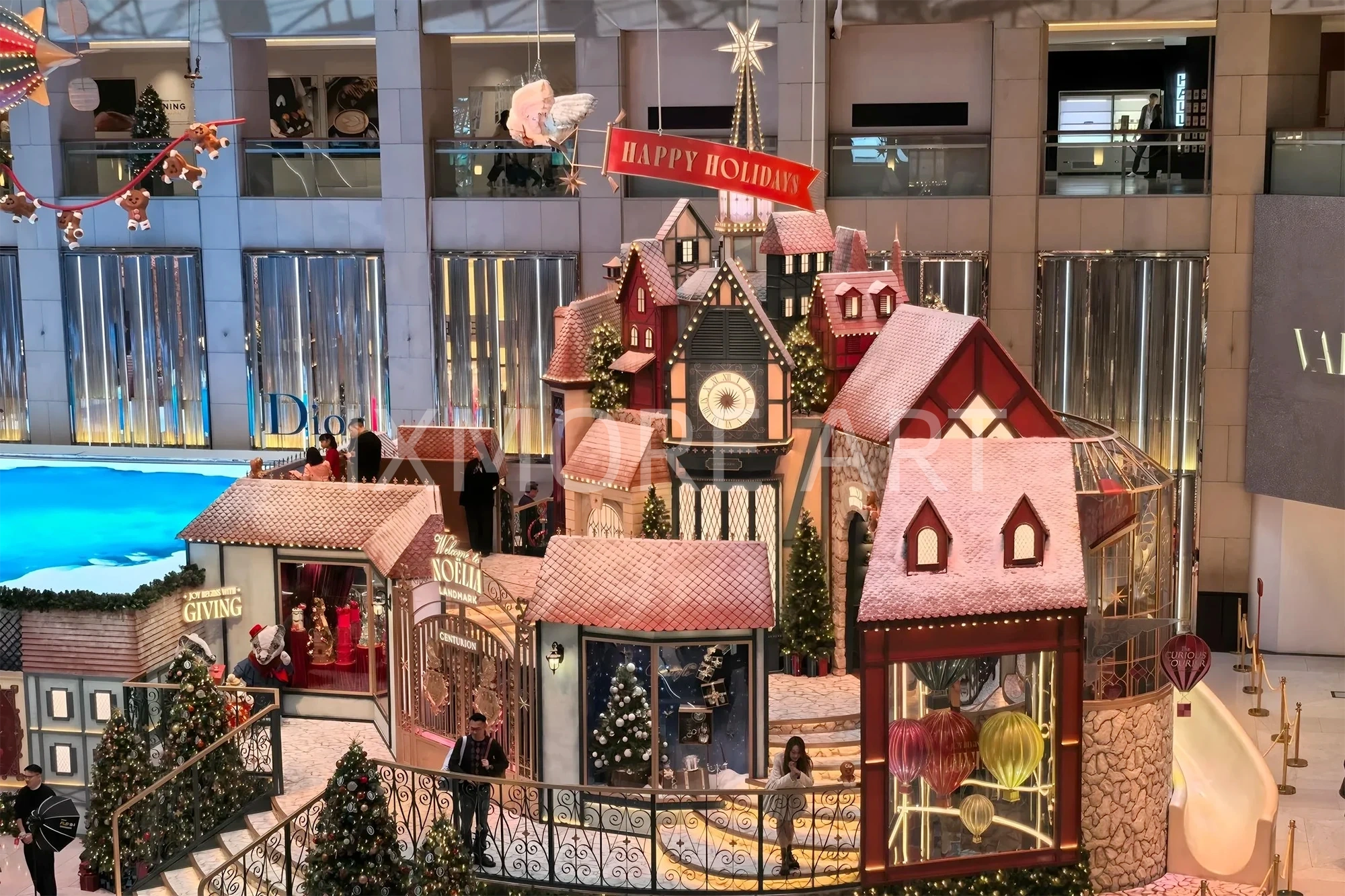 Custom Christmas castle props for Landmark Hong Kong – mall holiday art installation(5)