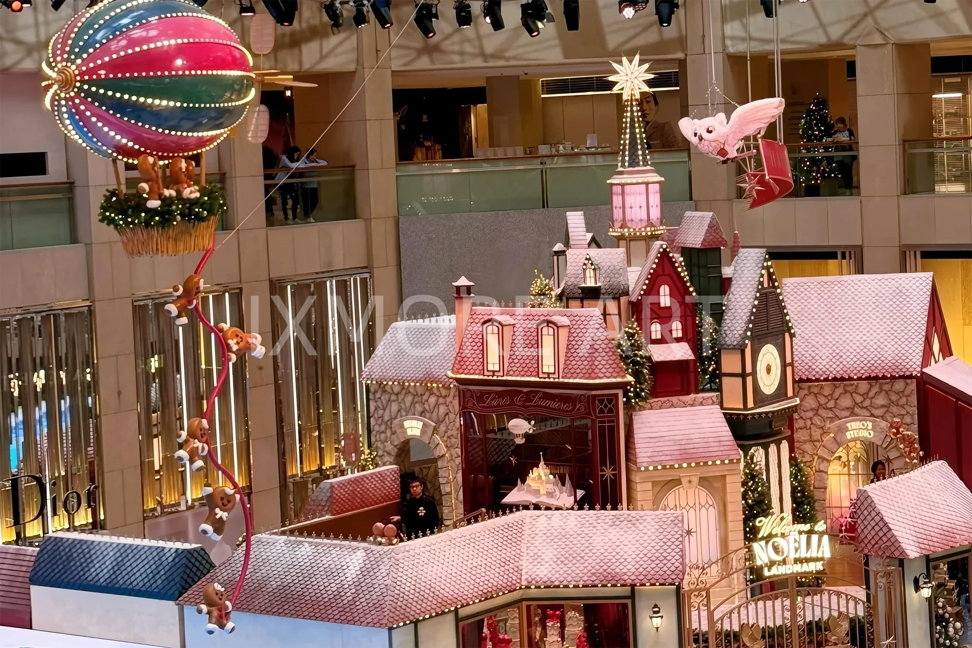 Custom Christmas castle props for Landmark Hong Kong – mall holiday art installation(7)