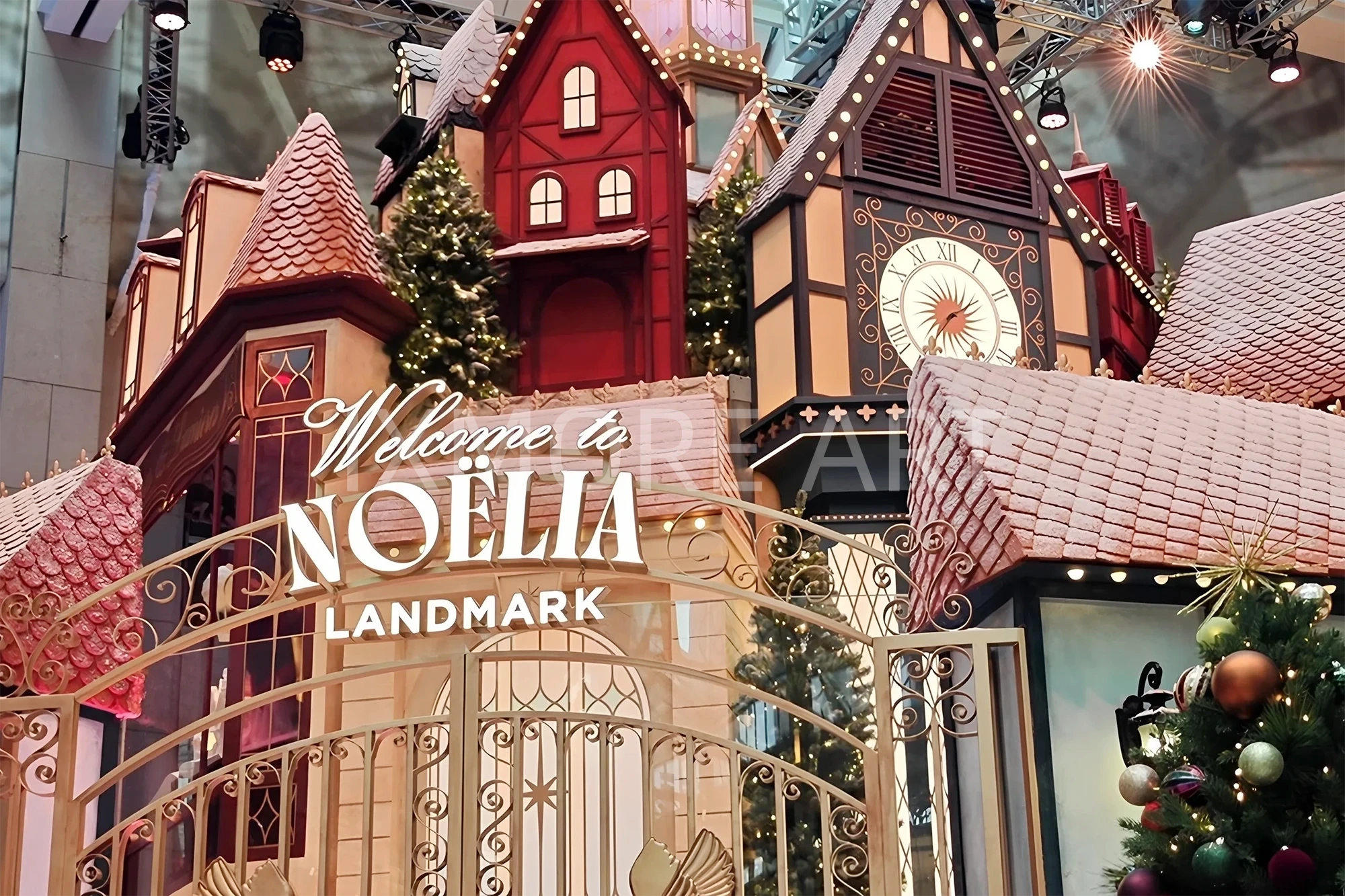 Custom Christmas castle props for Landmark Hong Kong – mall holiday art installation(8)