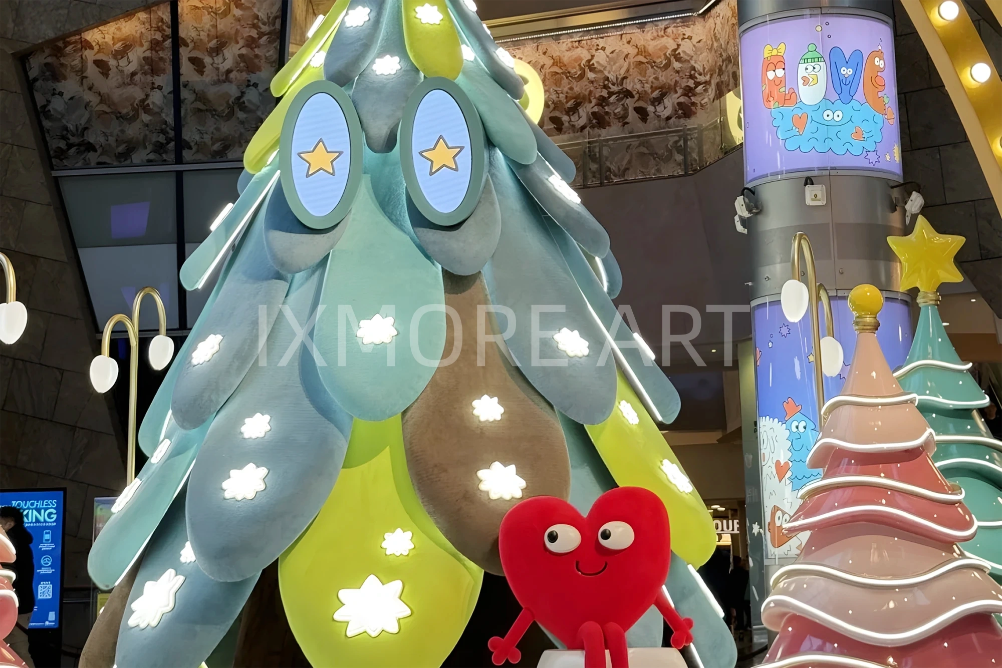 Custom Christmas art installation at Langham Place Hong Kong mall – tailored display props and festive decor(3)