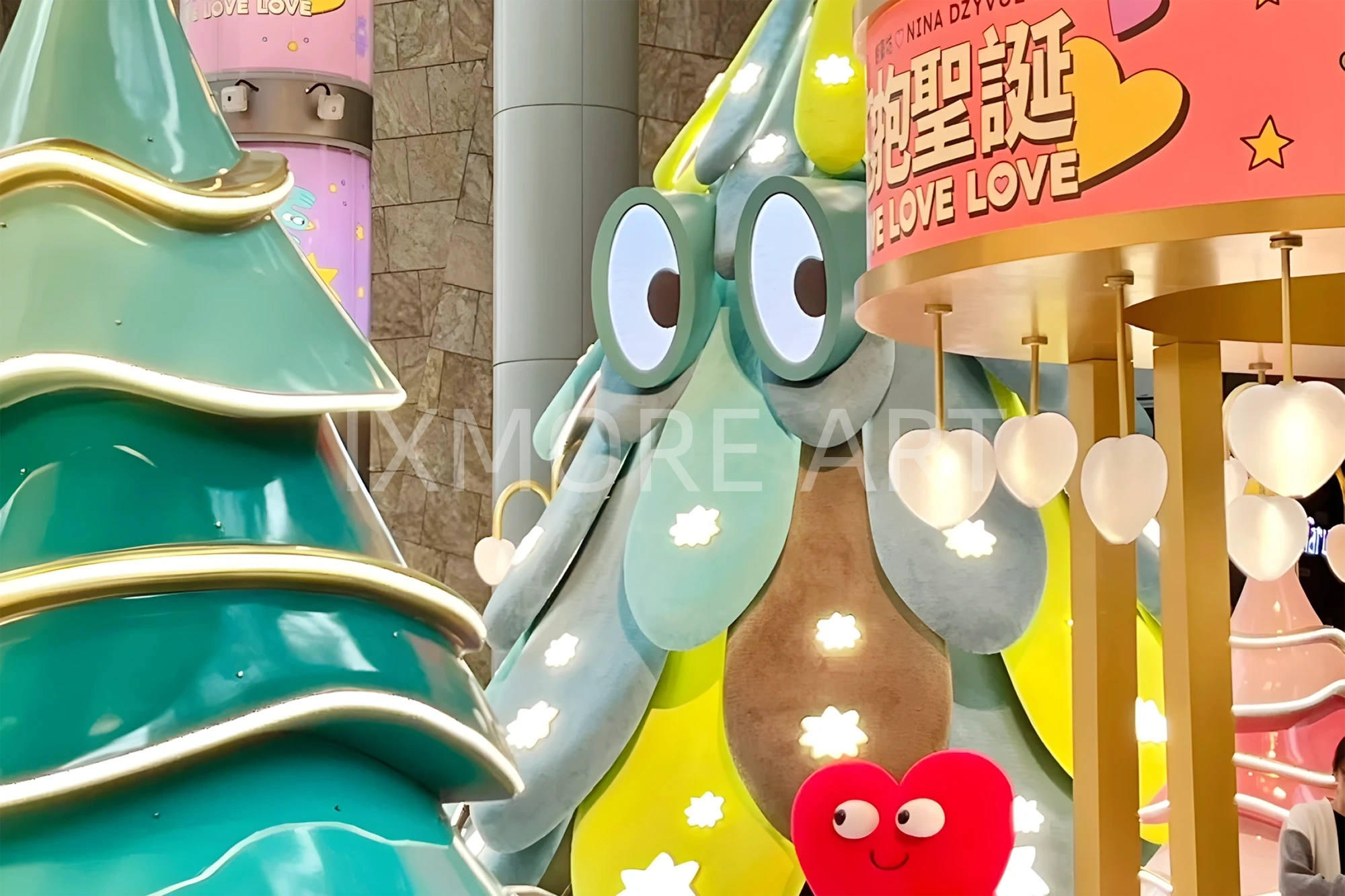 Custom Christmas art installation at Langham Place Hong Kong mall – tailored display props and festive decor(4)