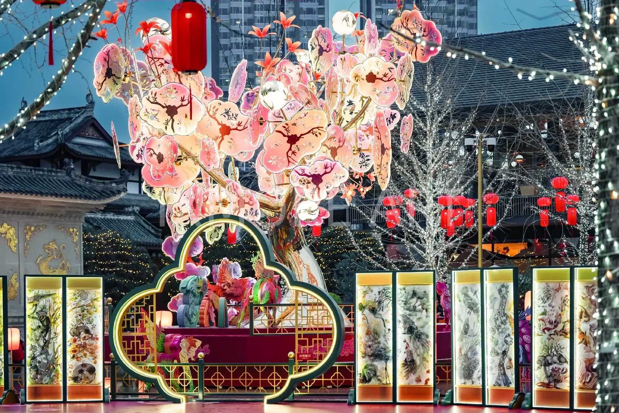 Immersive installation custom for shopping mall, interactive art walkway with lighting and mirrors, factory-made, Instagrammable experience(9)