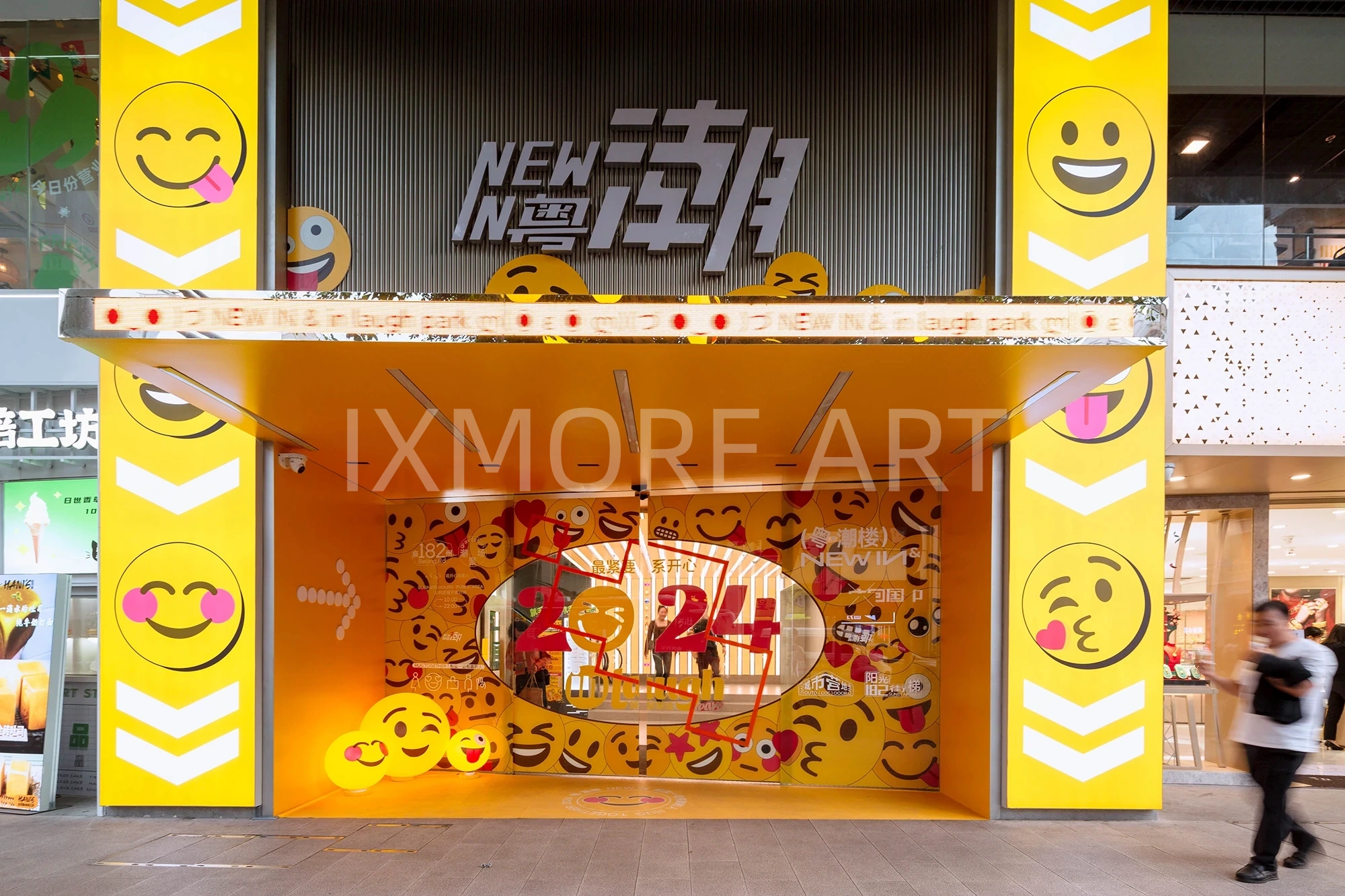 Alt English:Light-emitting mall facade art installation for Yuechao Building, mall art installation custom-made by factory, illuminated commercial scene props for mall facade art(4)