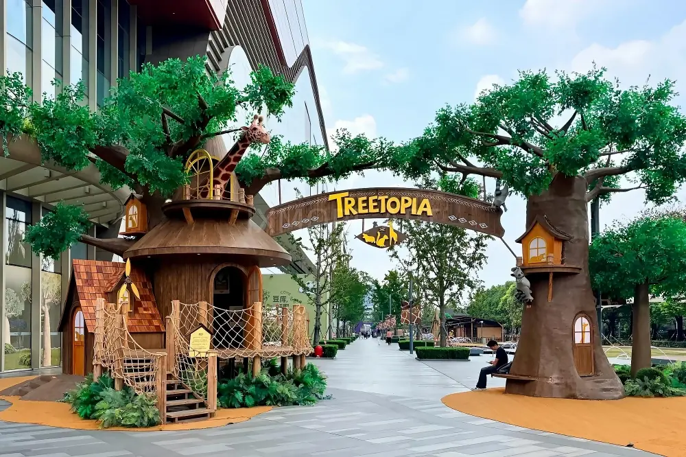 Mall Treehouse Display & Themed Scenery